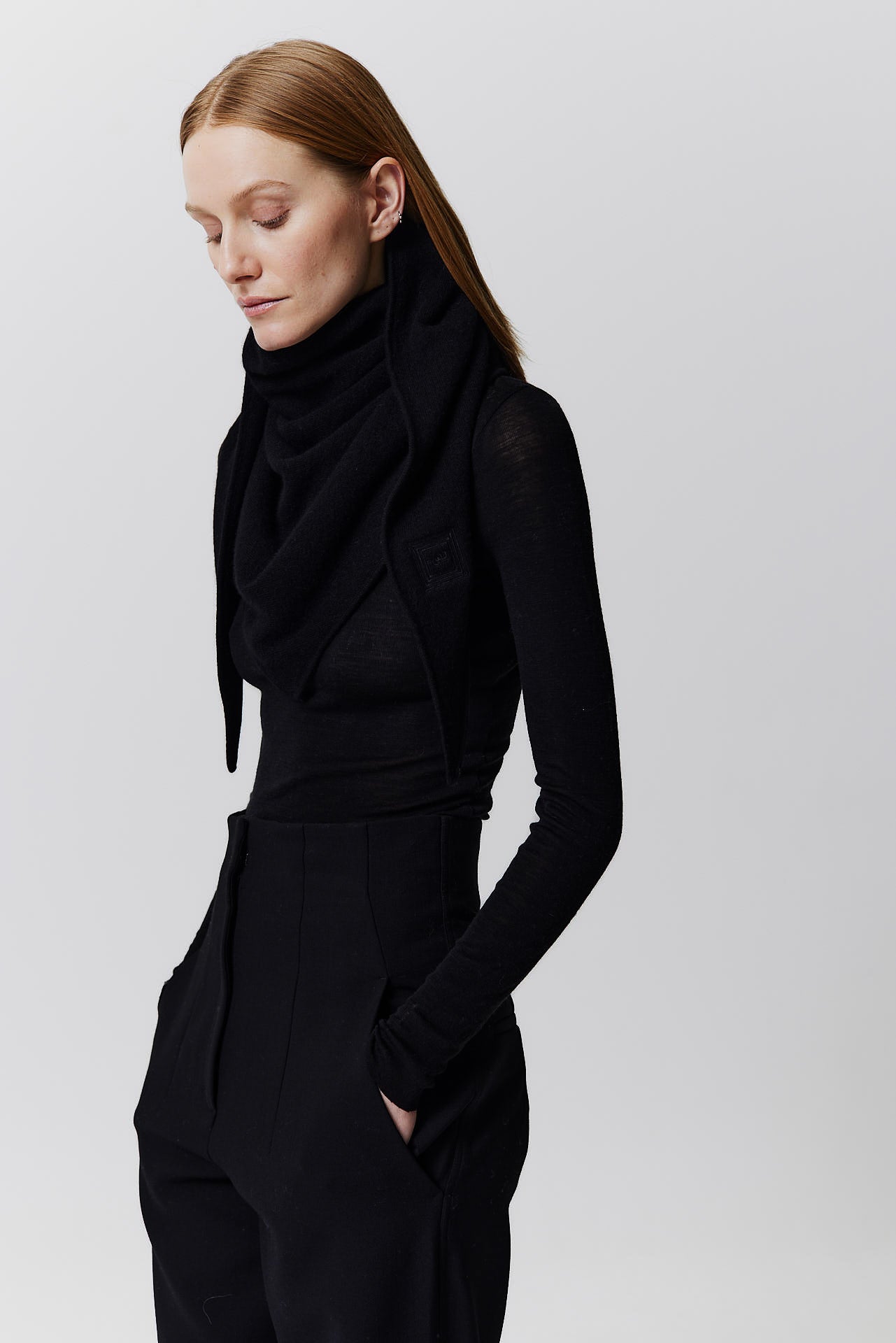 Cashmere Fine Triangle Black