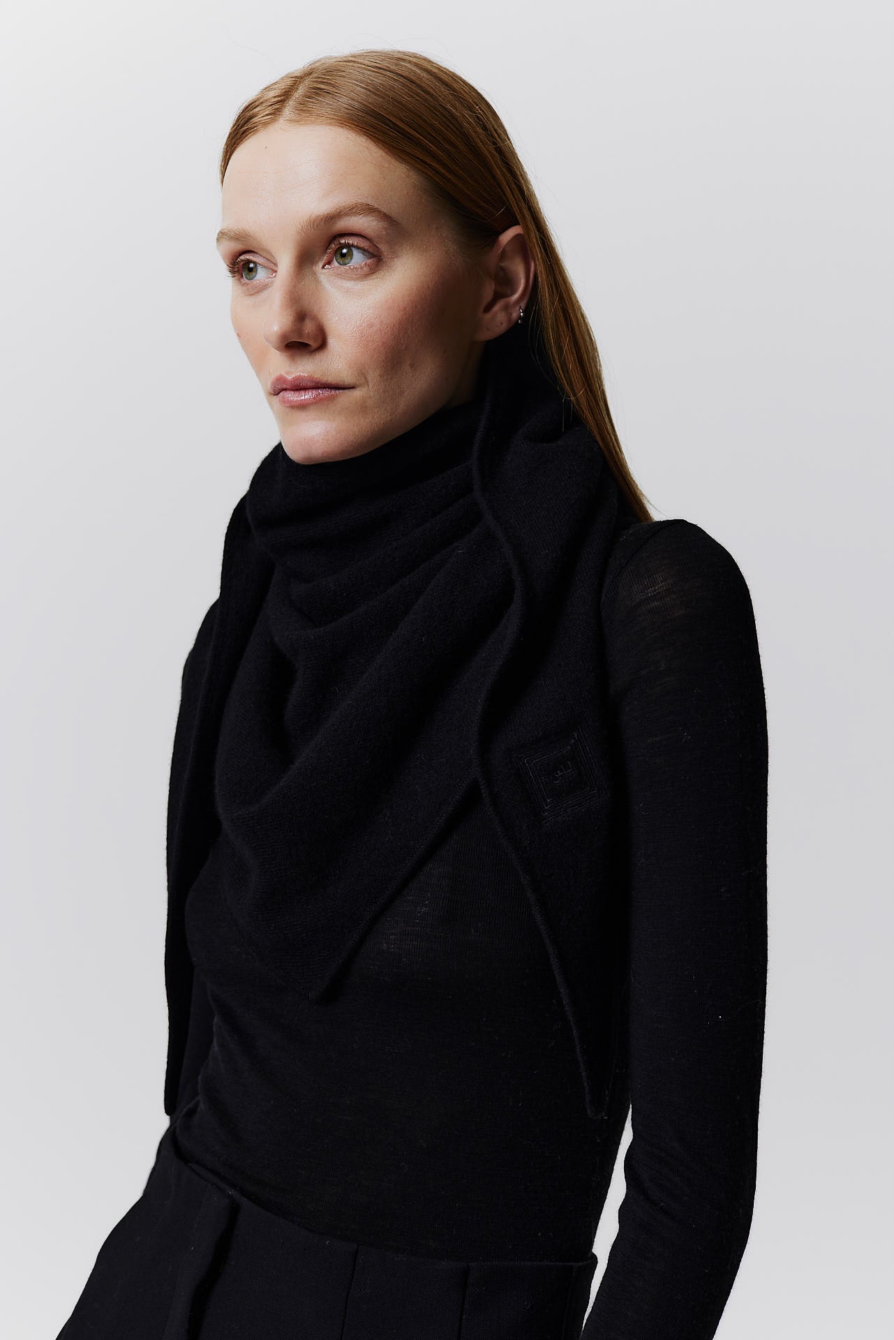 Cashmere Triangle Fine Knit Black