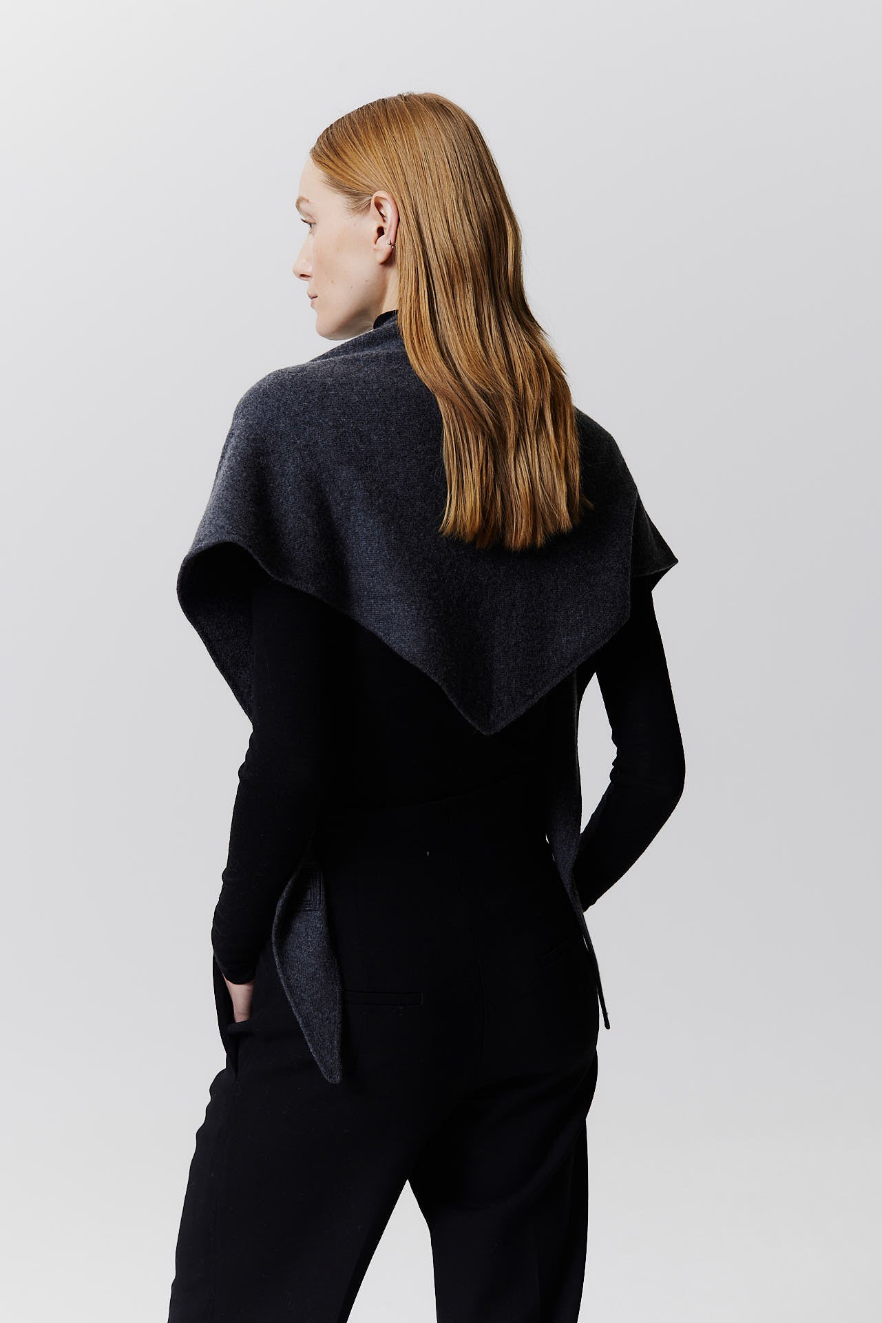 Cashmere Triangle Fine Knit Graphite