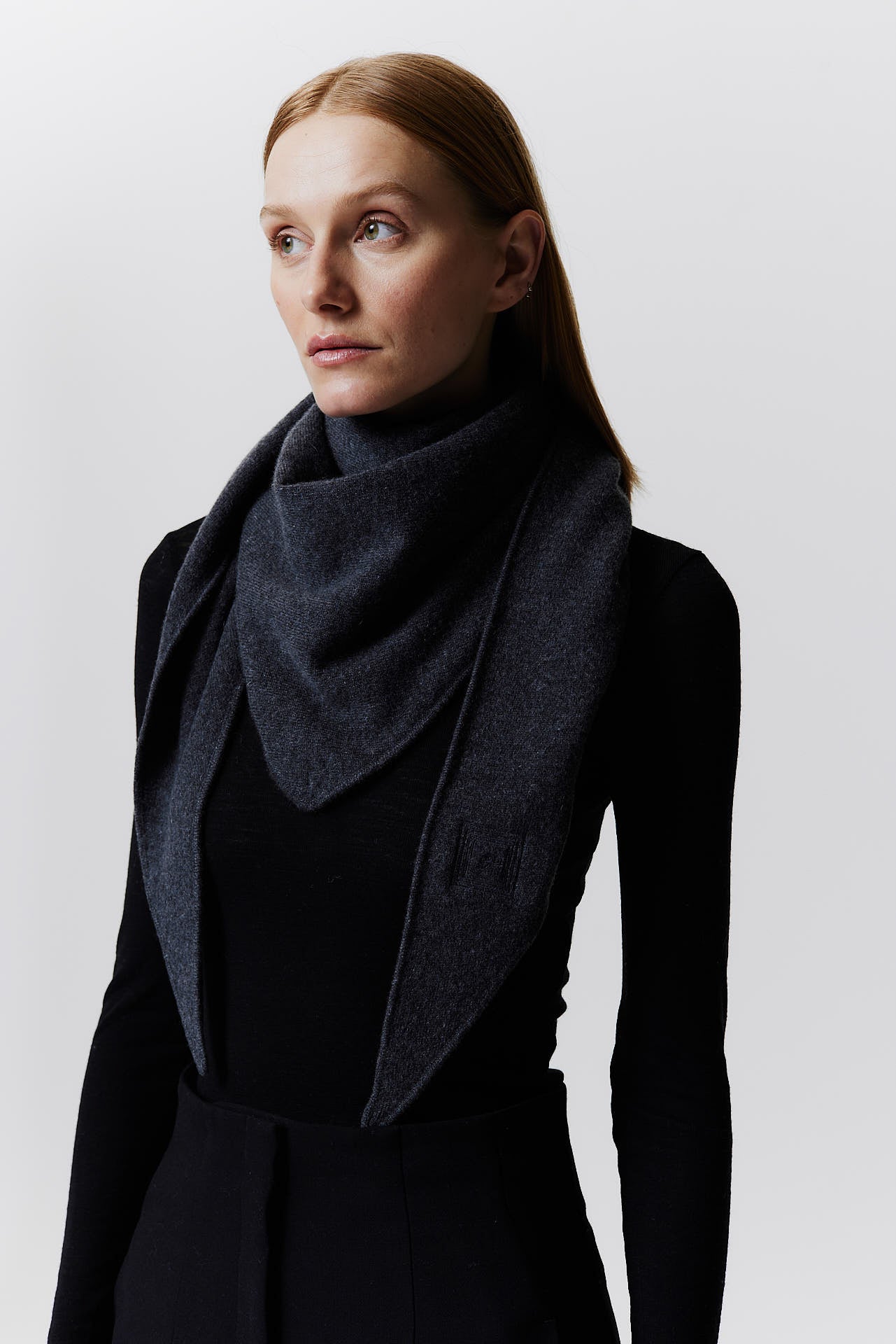 Cashmere Fine Triangle Graphite