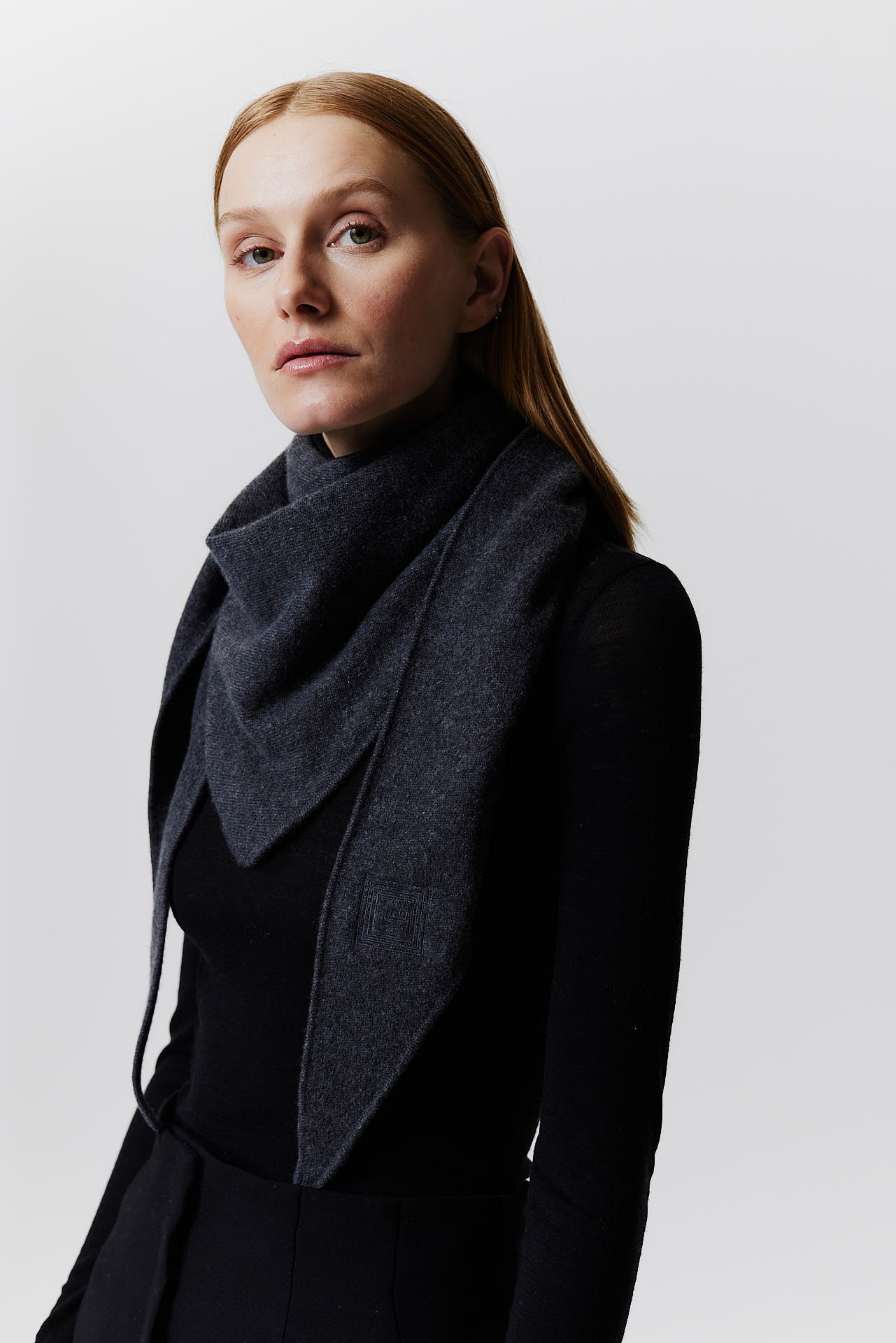 Cashmere Triangle Fine Knit Graphite
