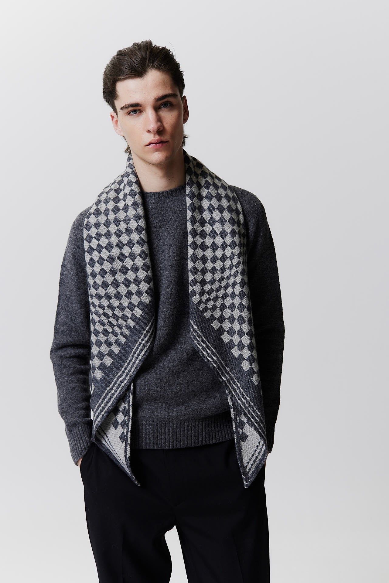 Cashmere Jacquard Triangle Black