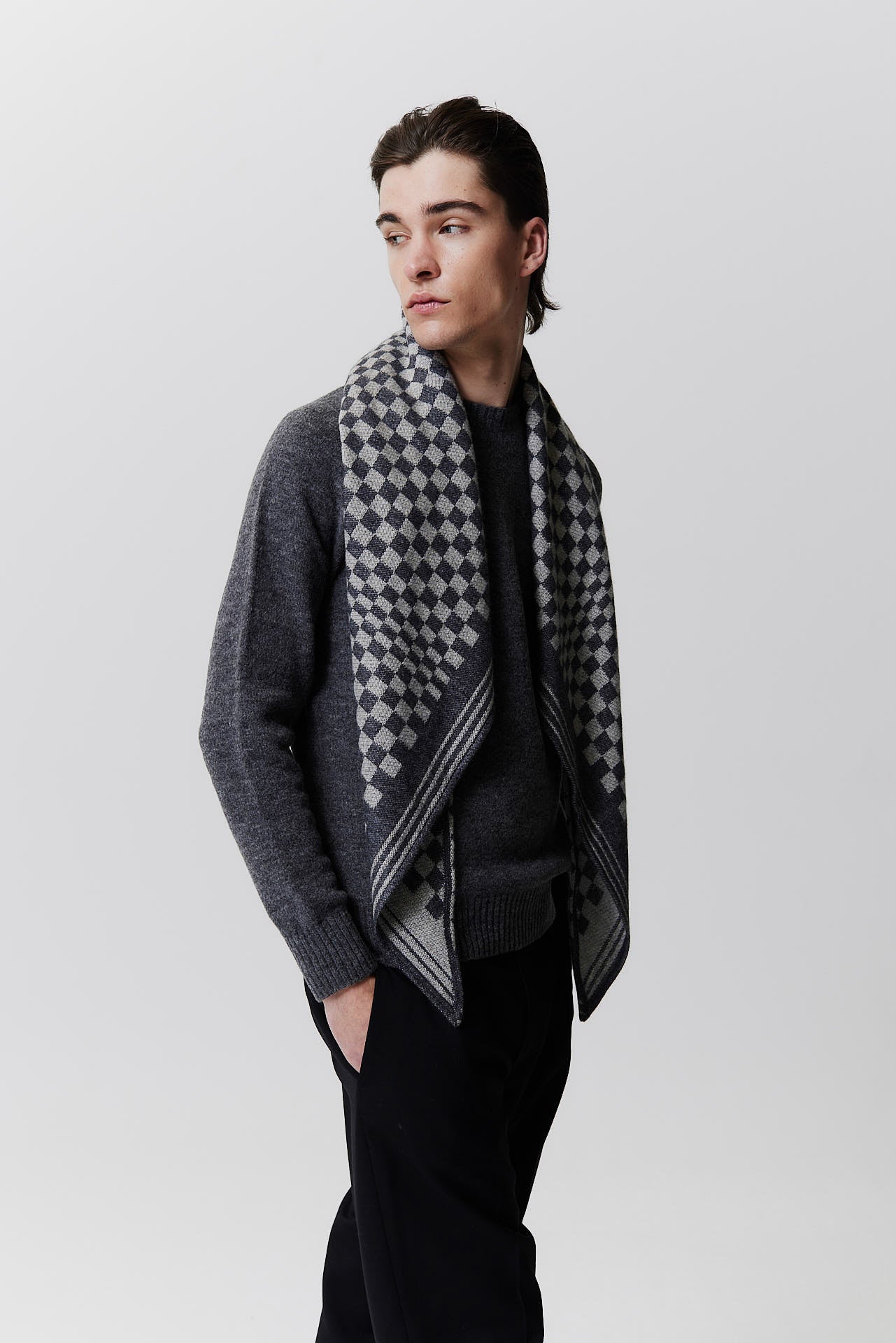 Cashmere Jacquard Triangle Black