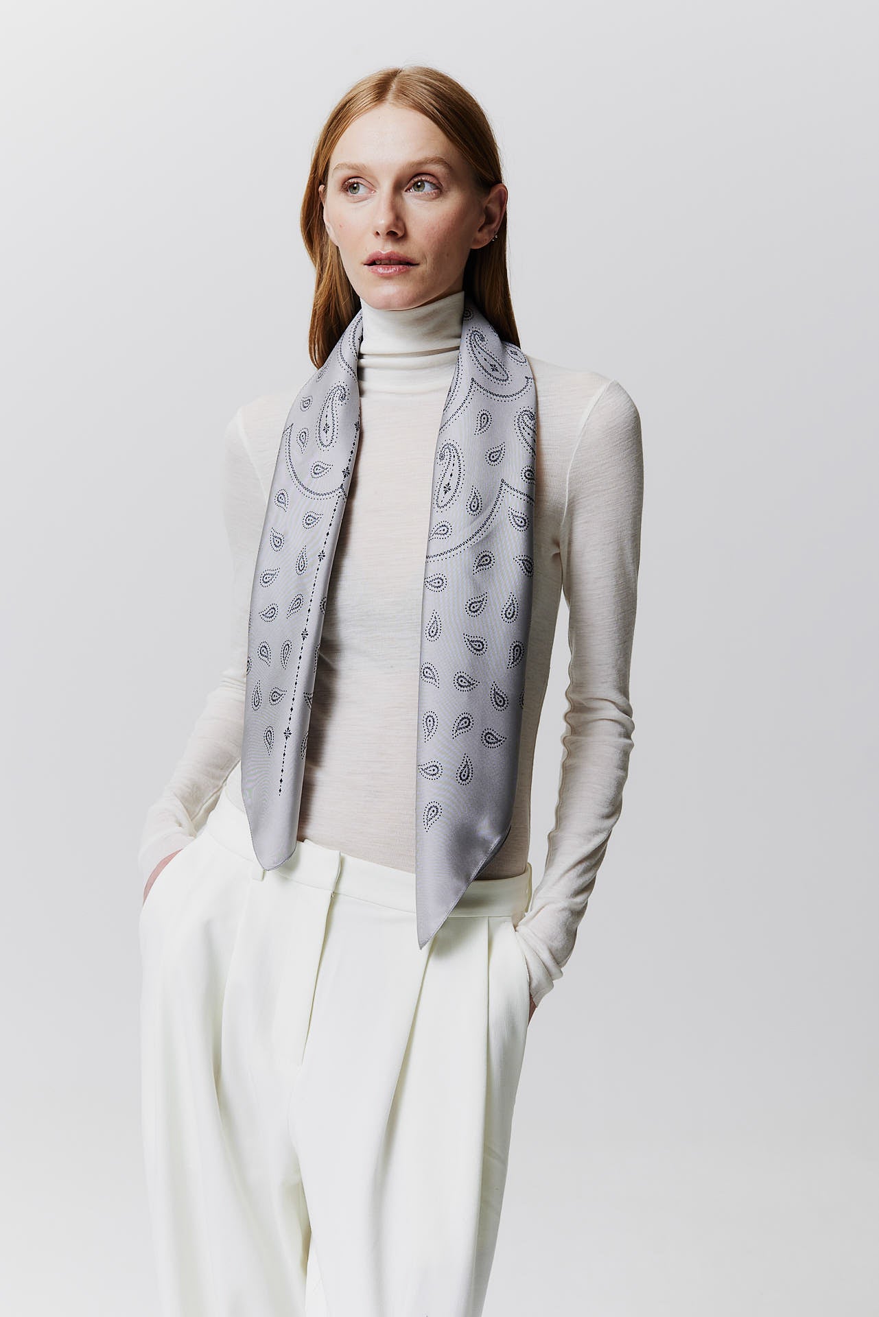 Silk Scarf Paisley 90 Grey