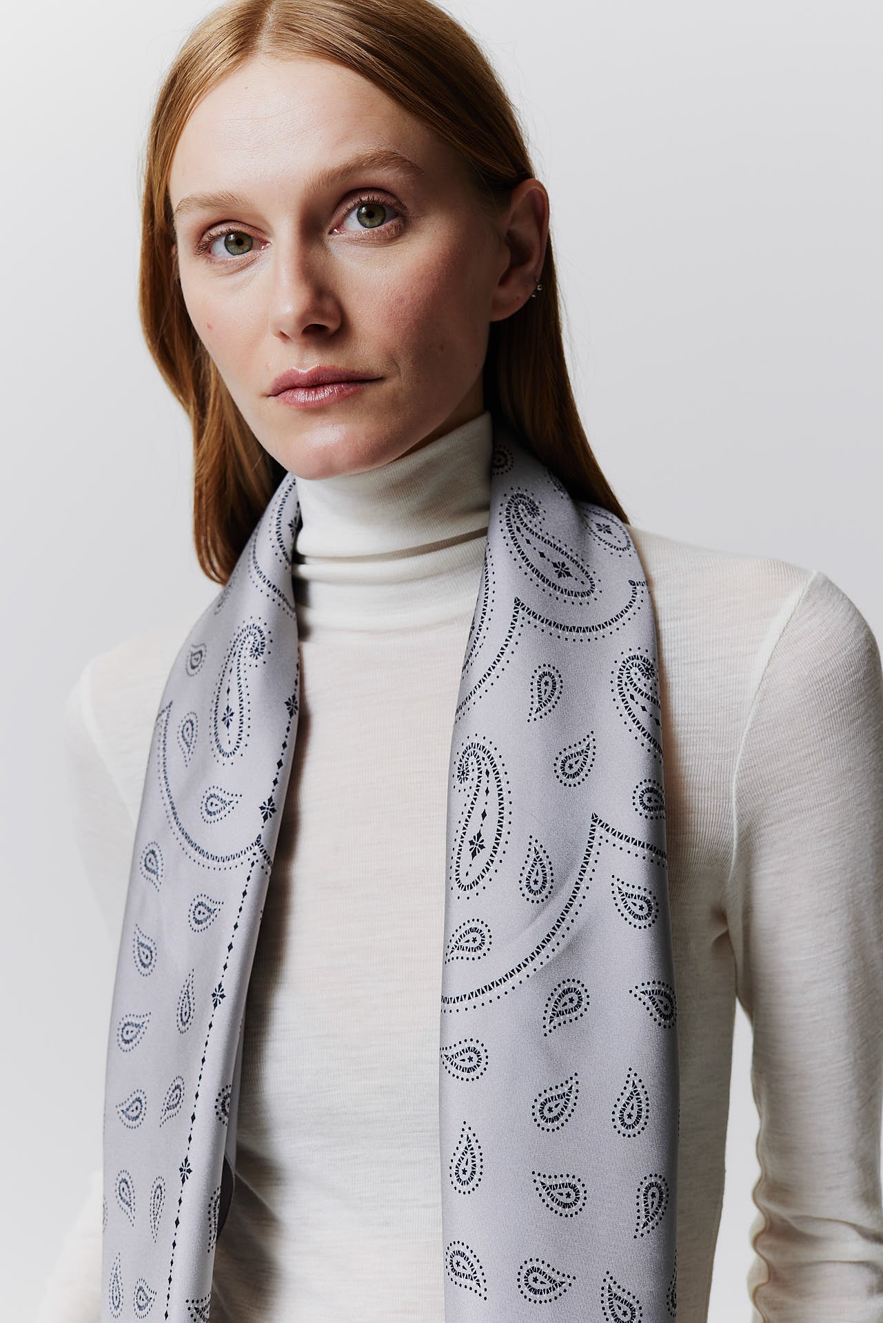 Seidentuch Paisley 90 Grey