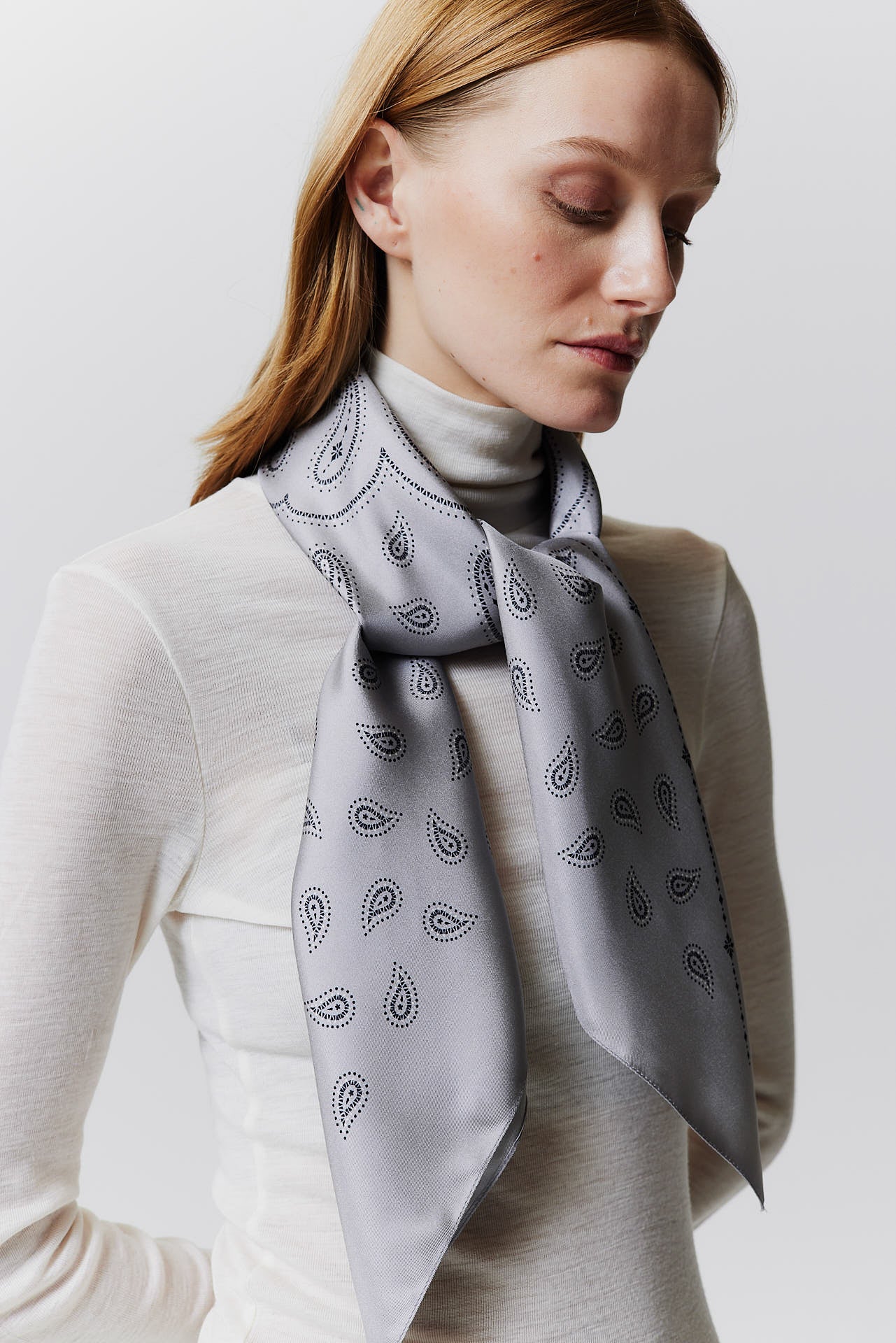 Seidentuch Paisley 90 Grey