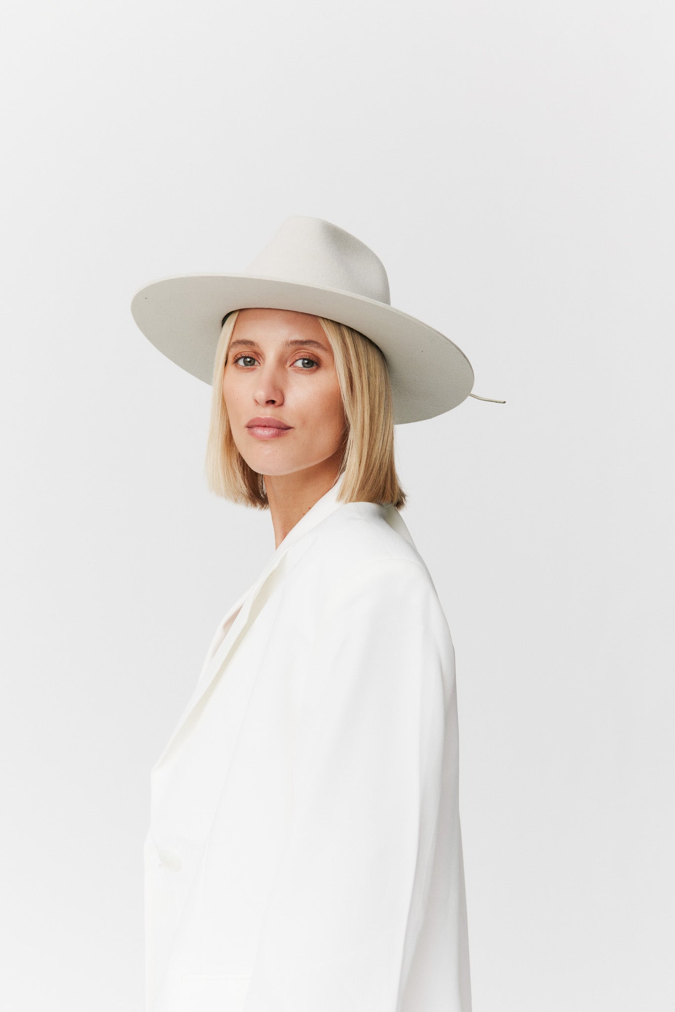 Fedora Hut Damen aus Merino Wolle Light Grey Prinz Berlin Lookbook