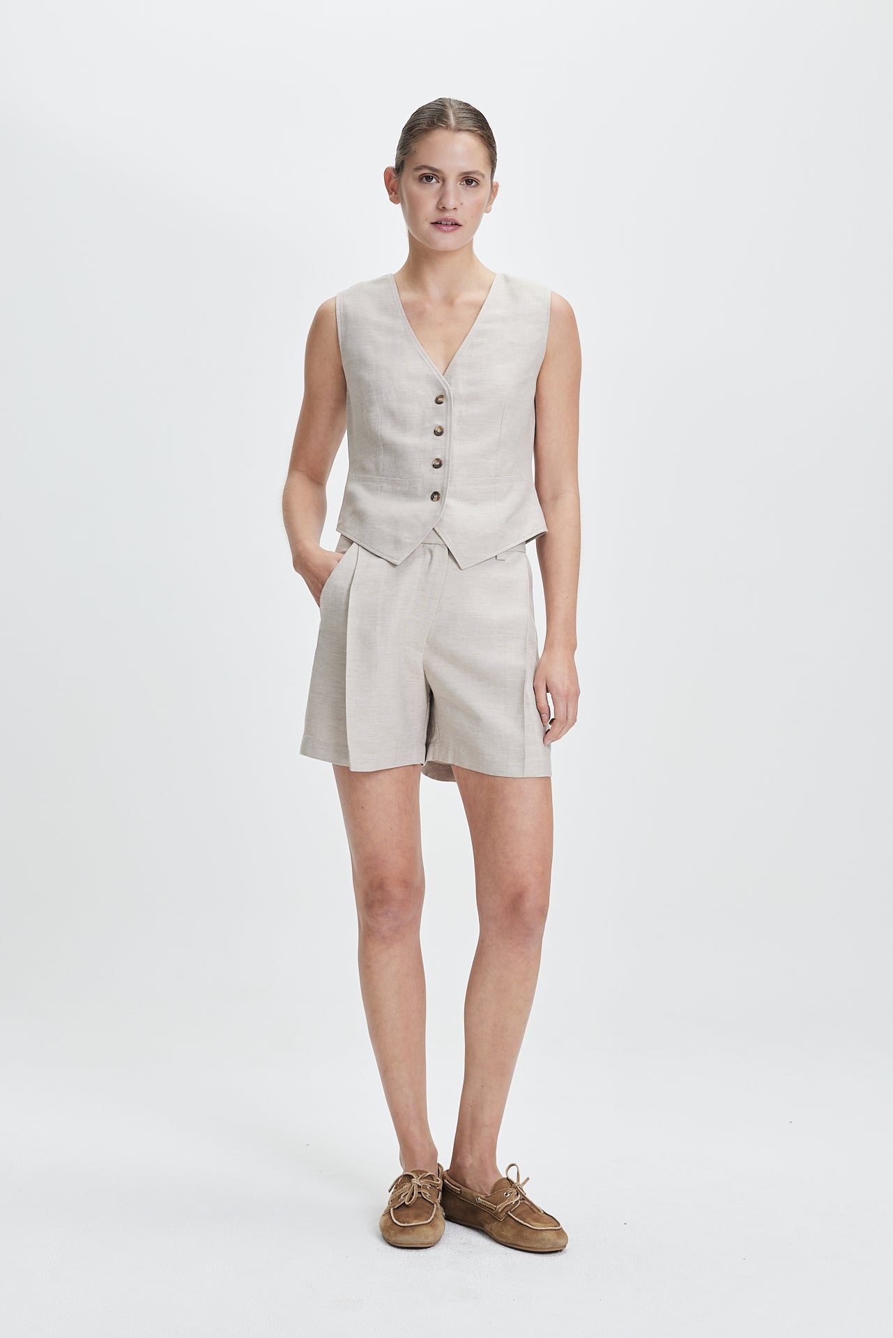 Linen Pleat Shorts Taupe