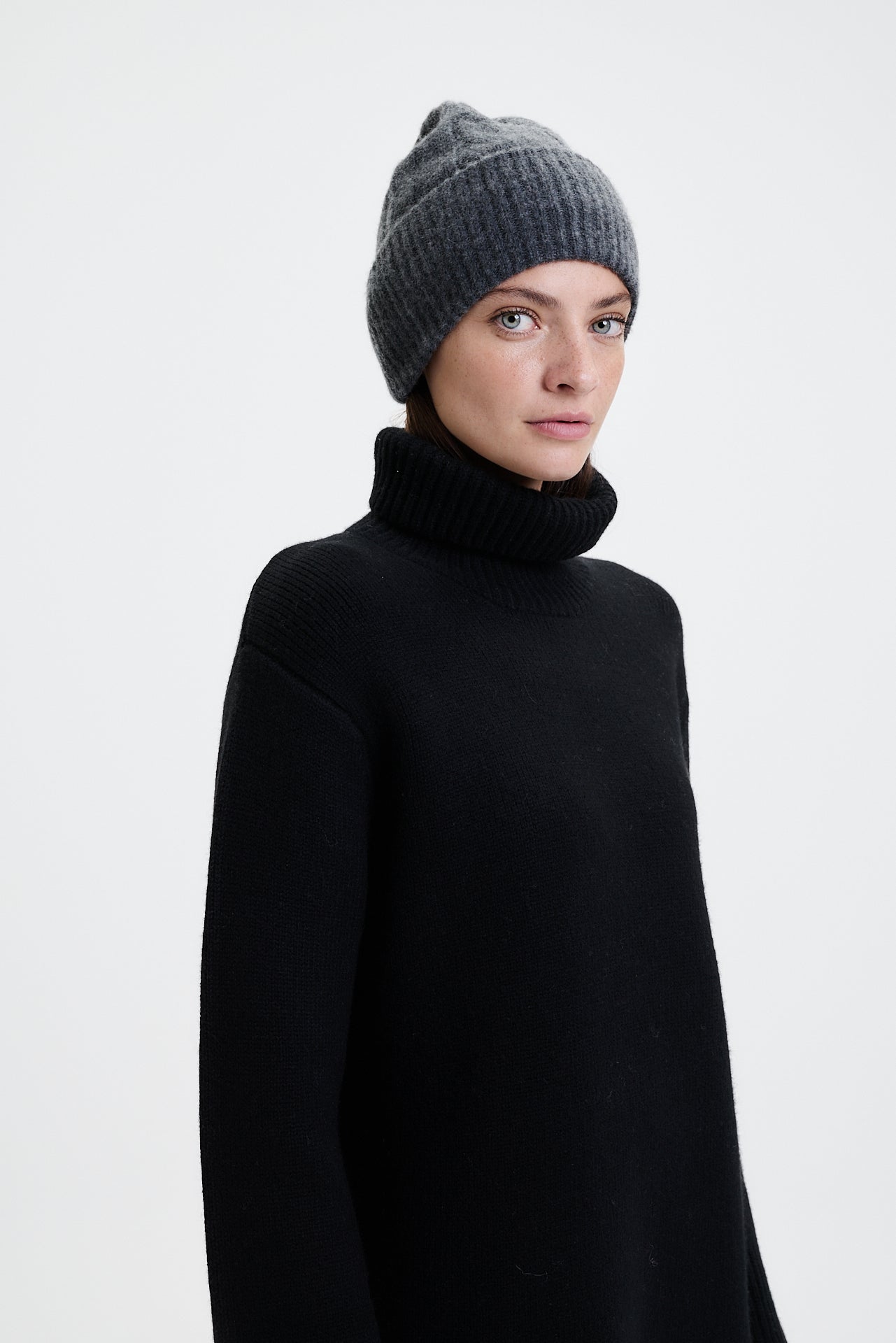 Cashmere Cable Beanie Graphite