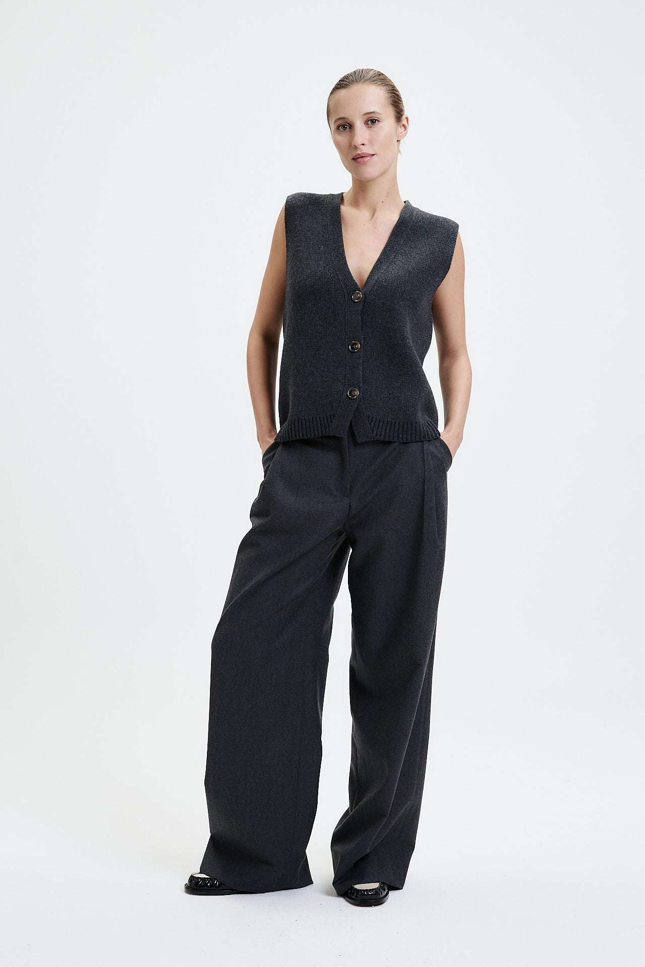 Chunky V-Neck Cardigan Vest Graphite