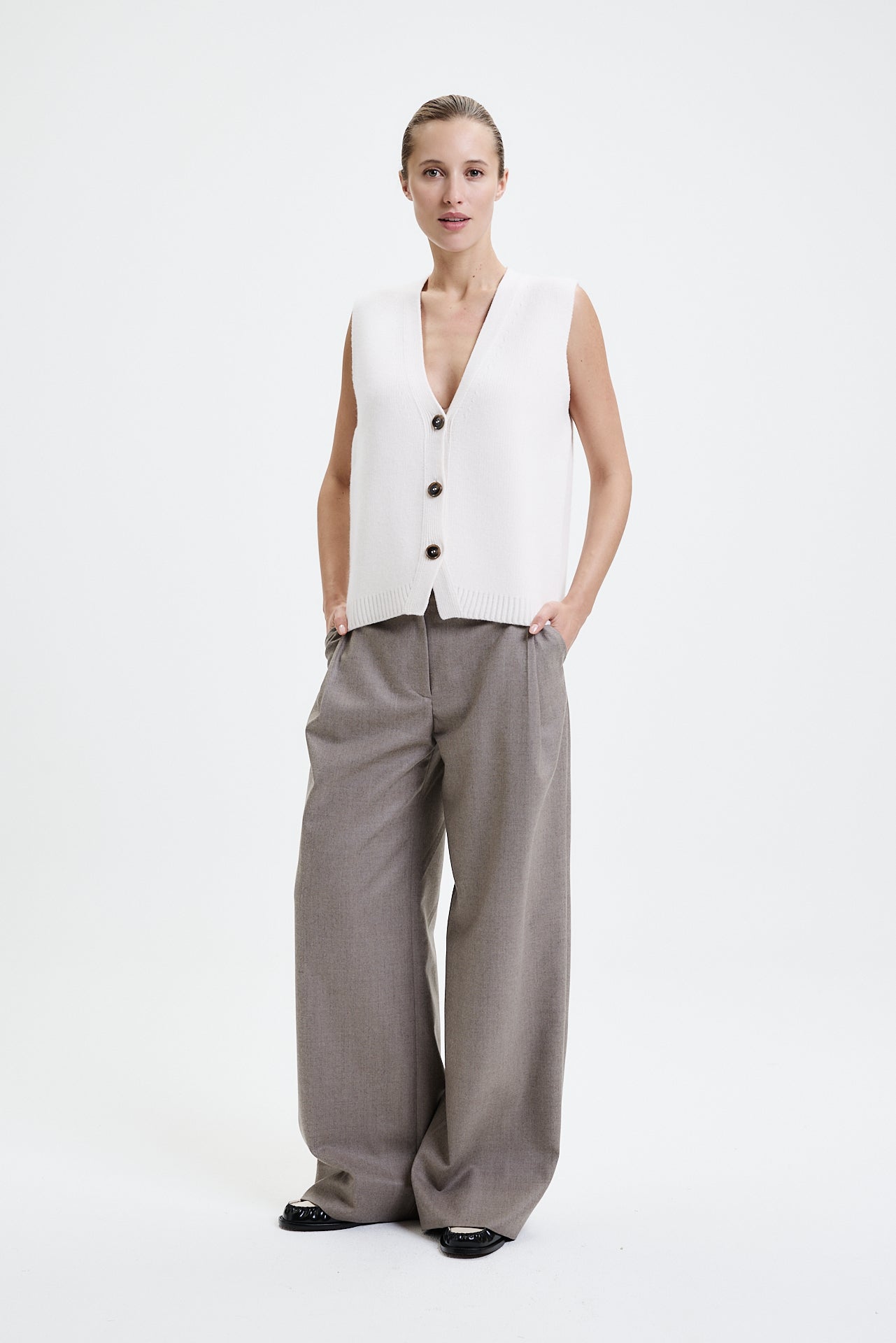 Chunky V-Neck Cardigan Vest Off-White