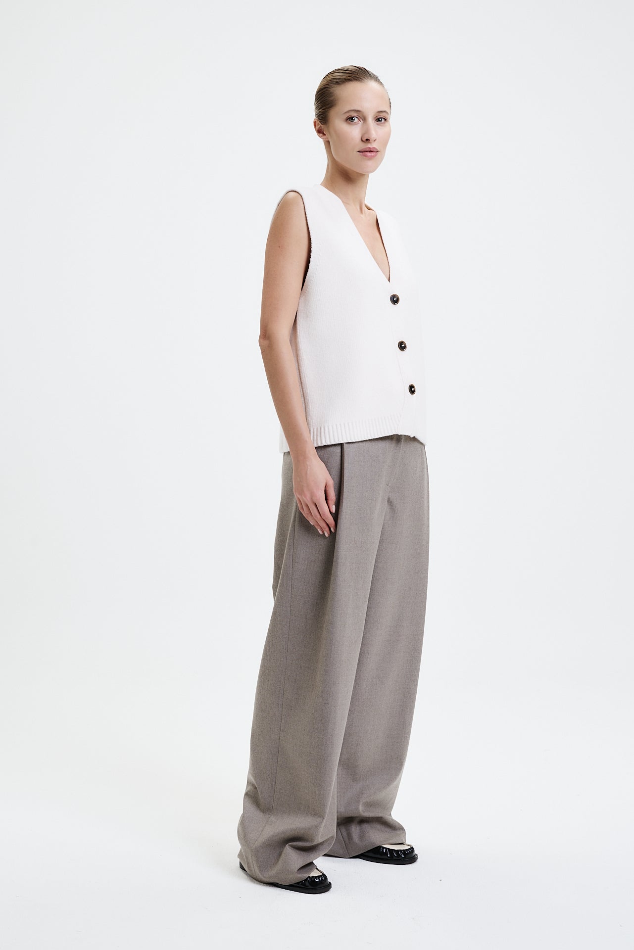 Chunky V-Neck Cardigan Vest Off-White