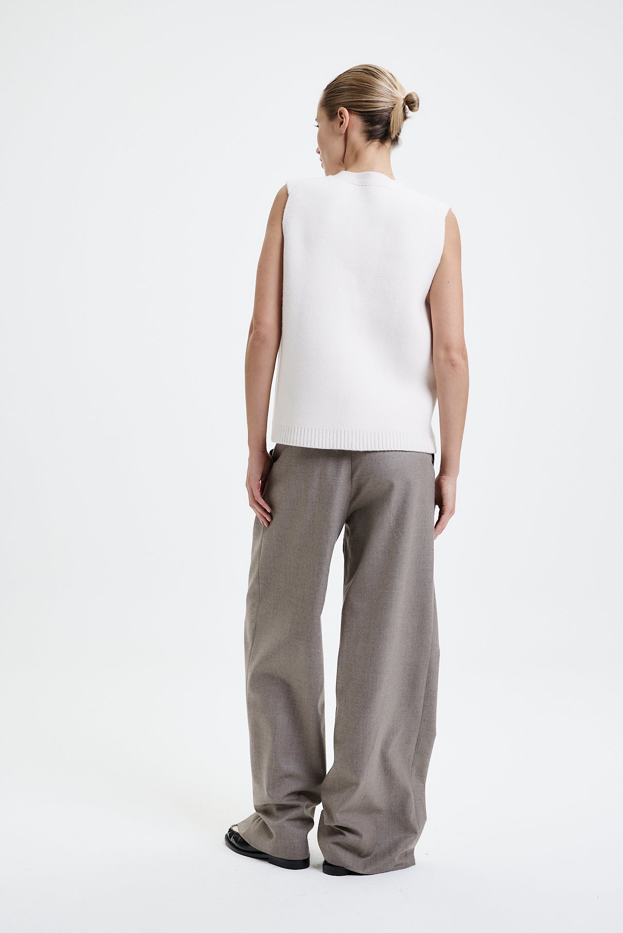 Chunky V-Neck Cardigan Vest Off-White