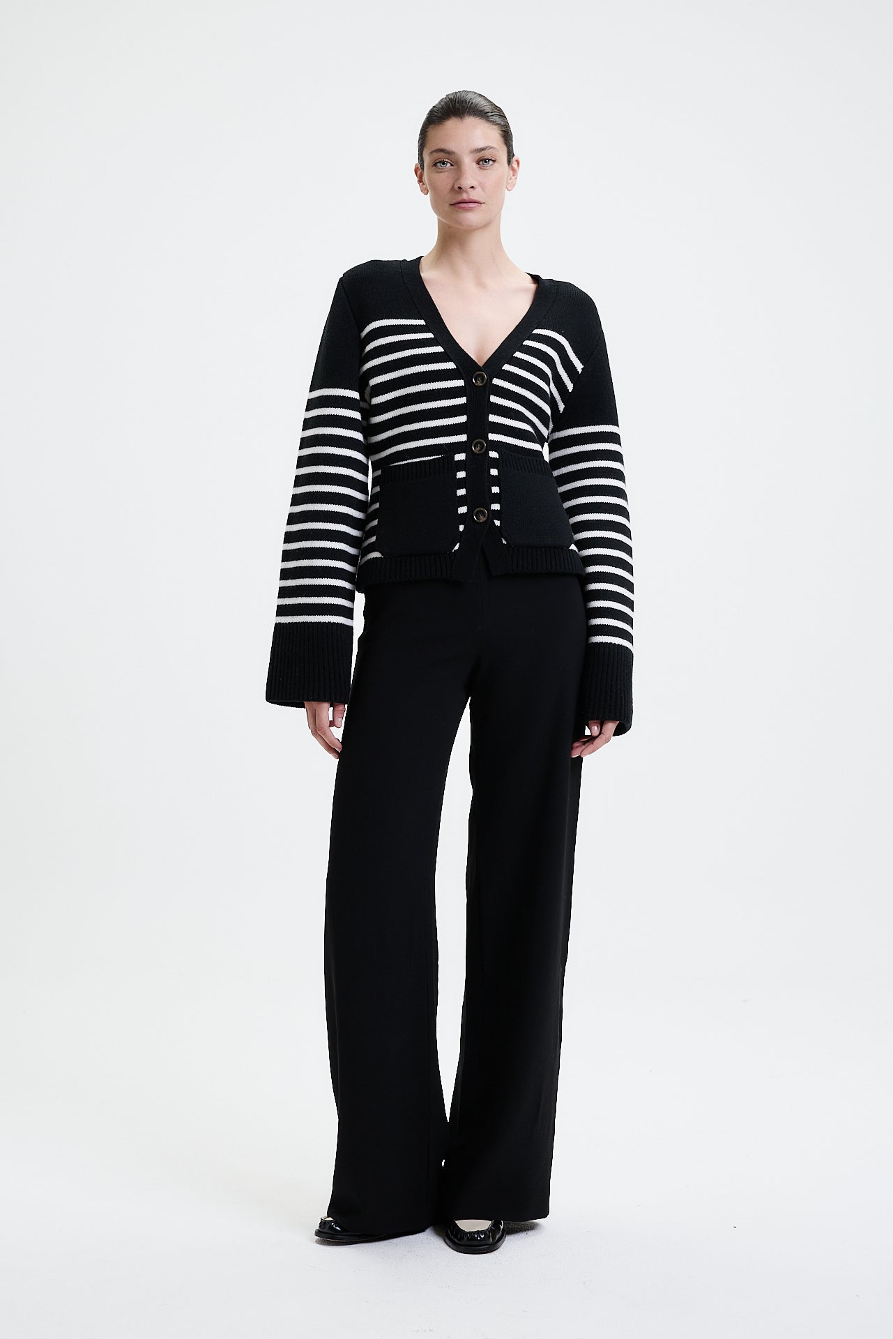 Chunky V-Neck Cardigan Black Striped