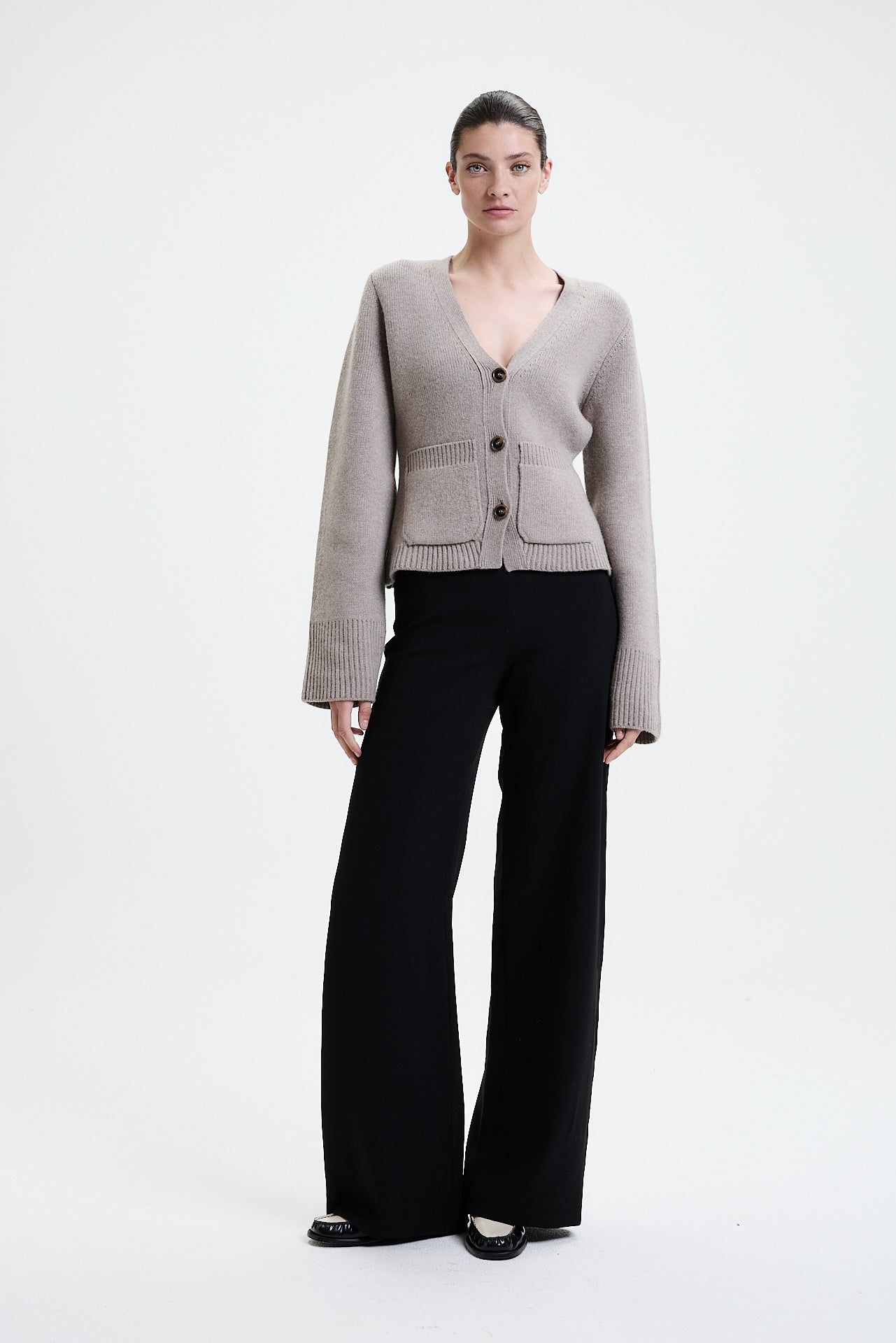 Chunky V-Neck Cardigan Taupe