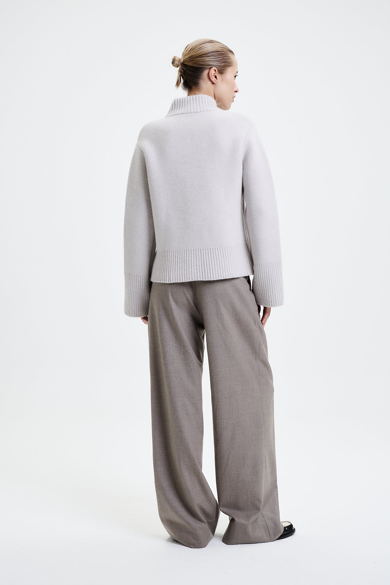 Chunky Cashmere Crewneck Cardigan Moon