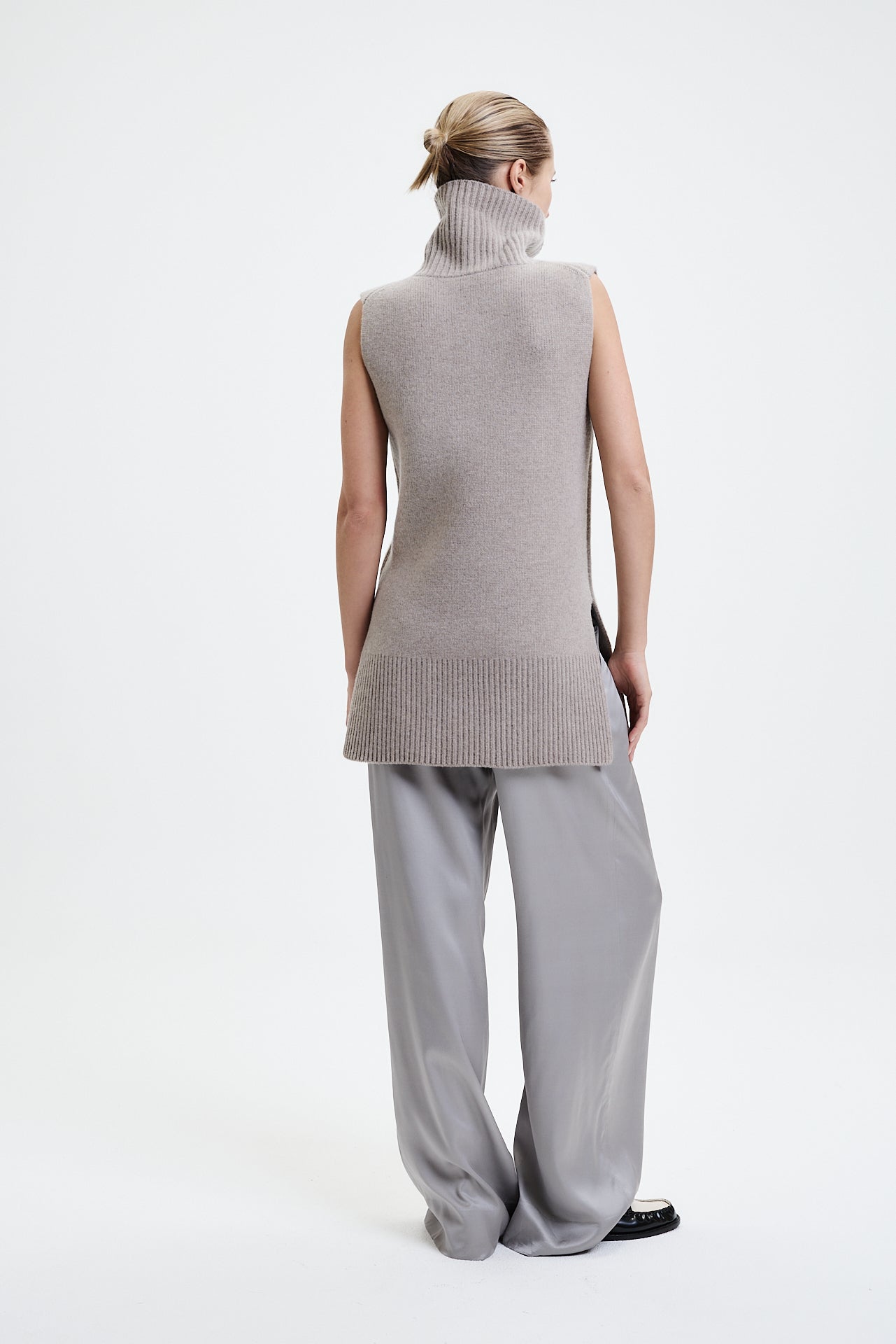 Chunky Turtleneck Vest Taupe