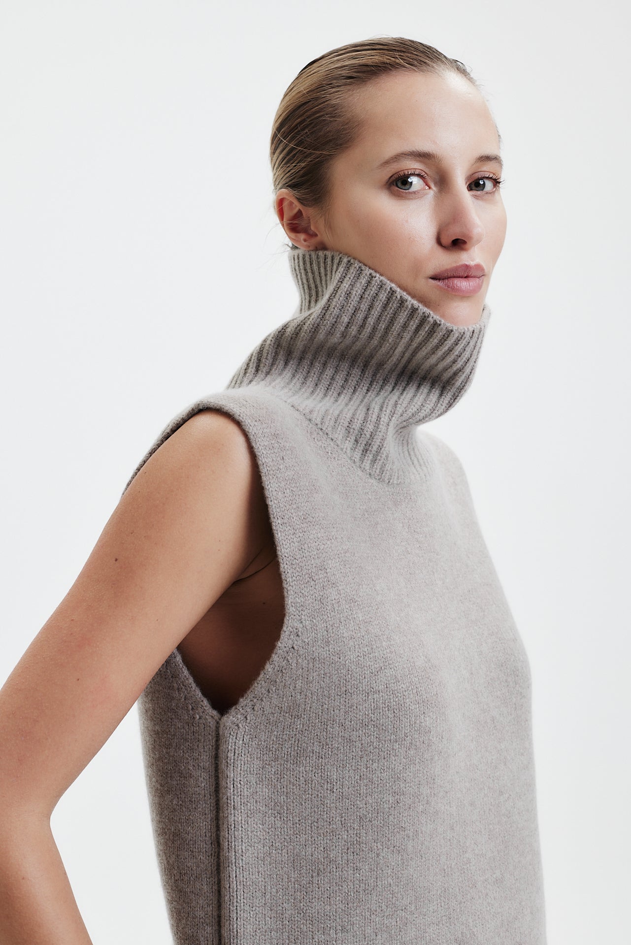 Chunky Turtleneck Vest Taupe