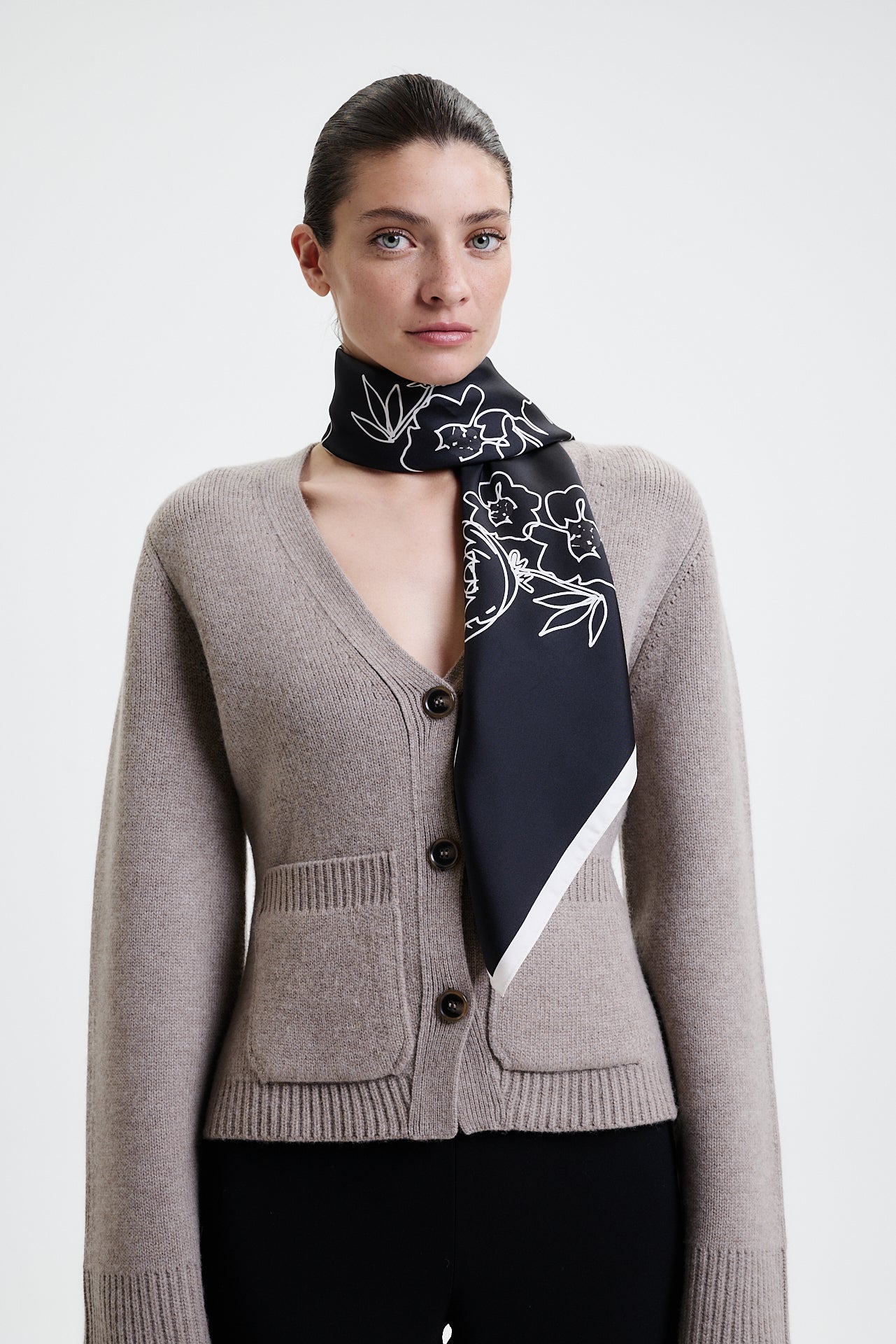 Seidentuch Flowers 90 Black