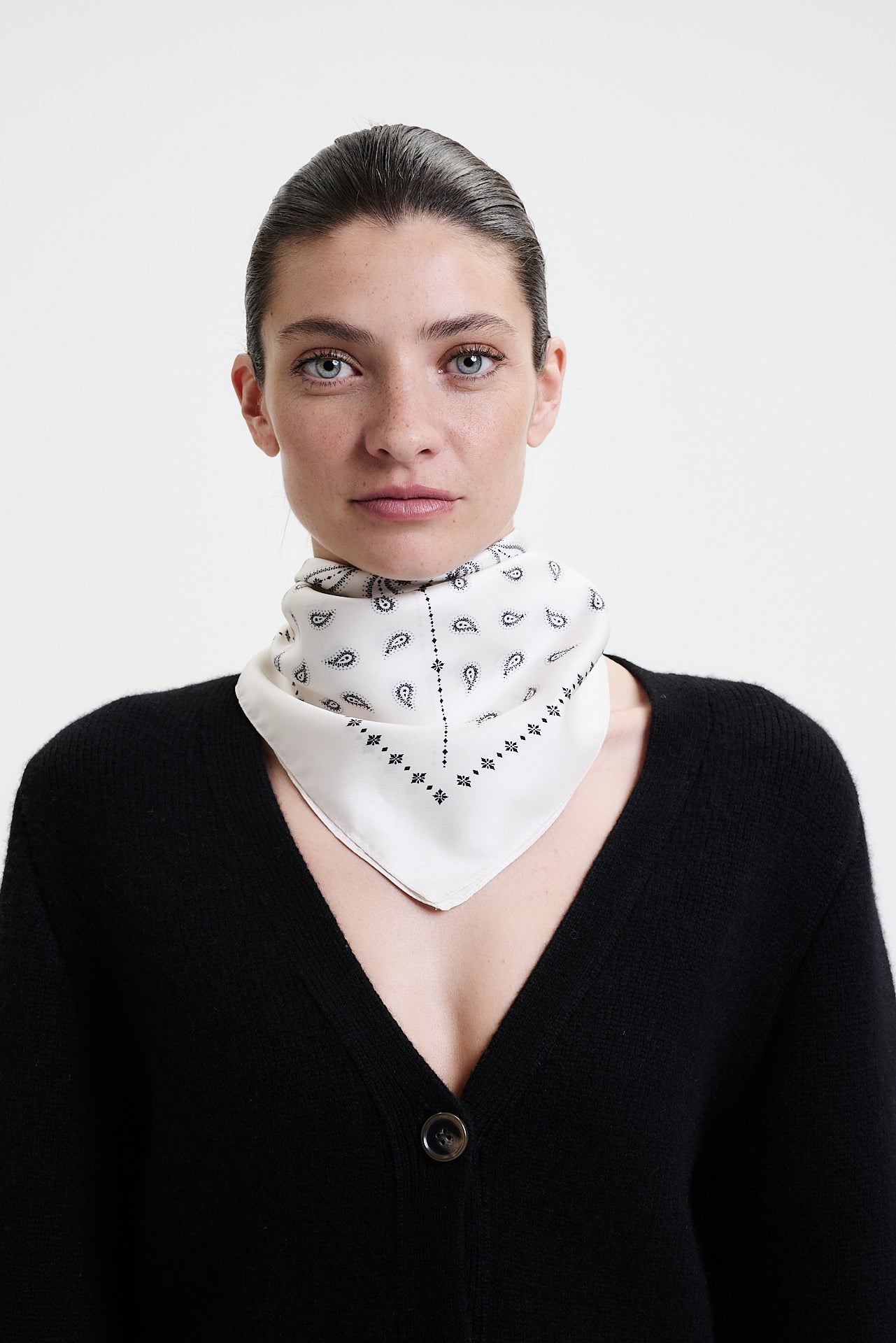 Silk Scarf Paisley 70 Off-White