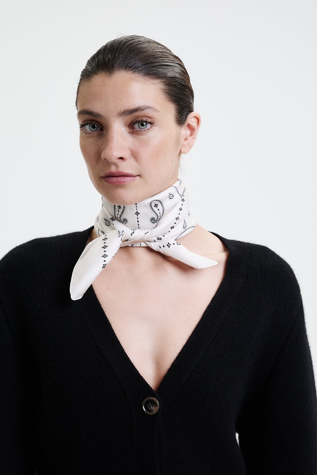 Silk Scarf Paisley 70 Off-White