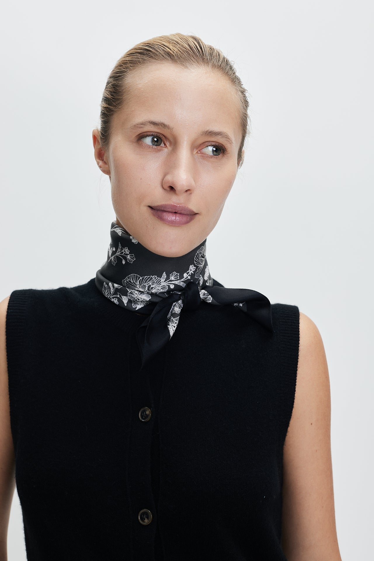 Silk Scarf Blossom 70 Black