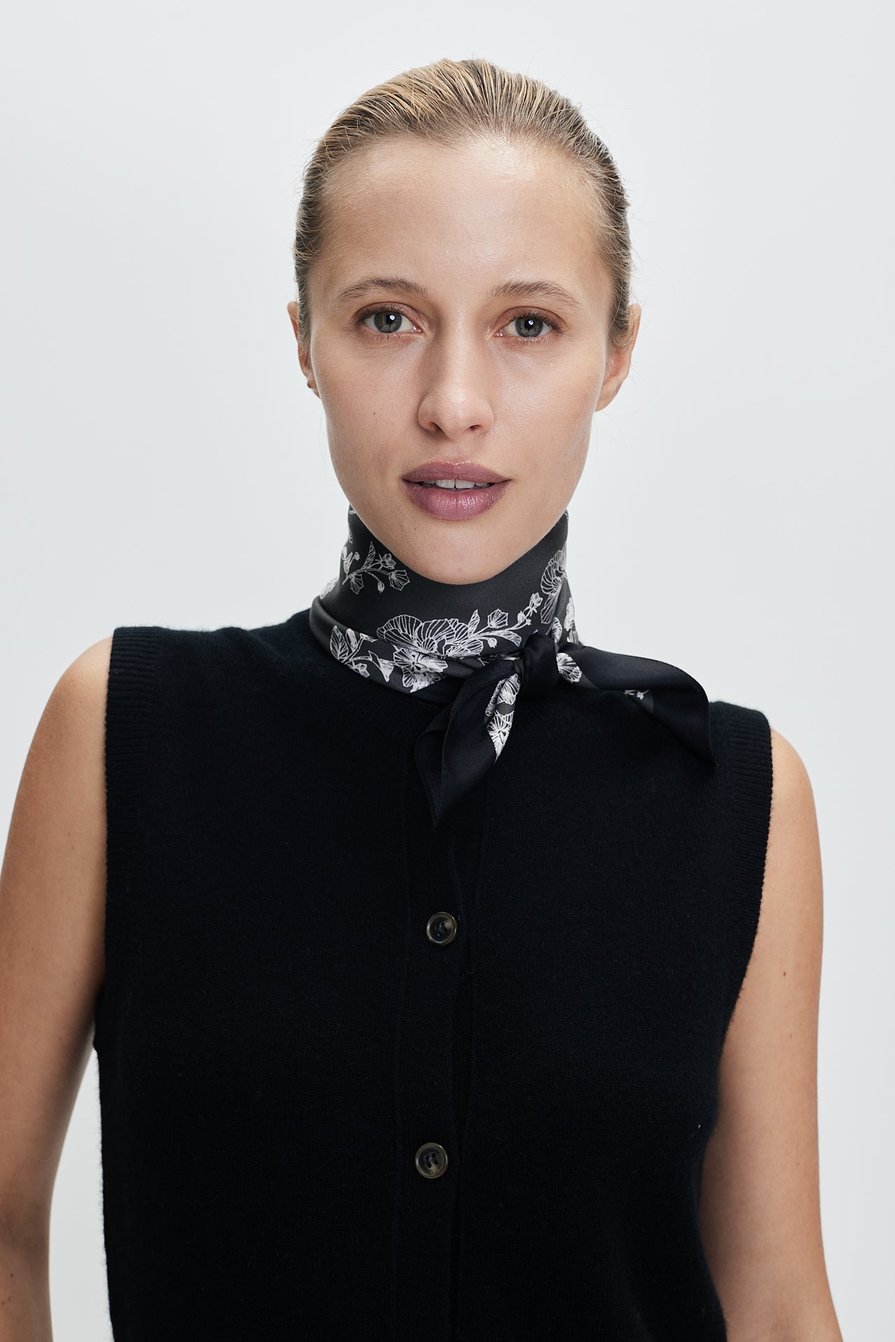 Silk Scarf Blossom 70 Black