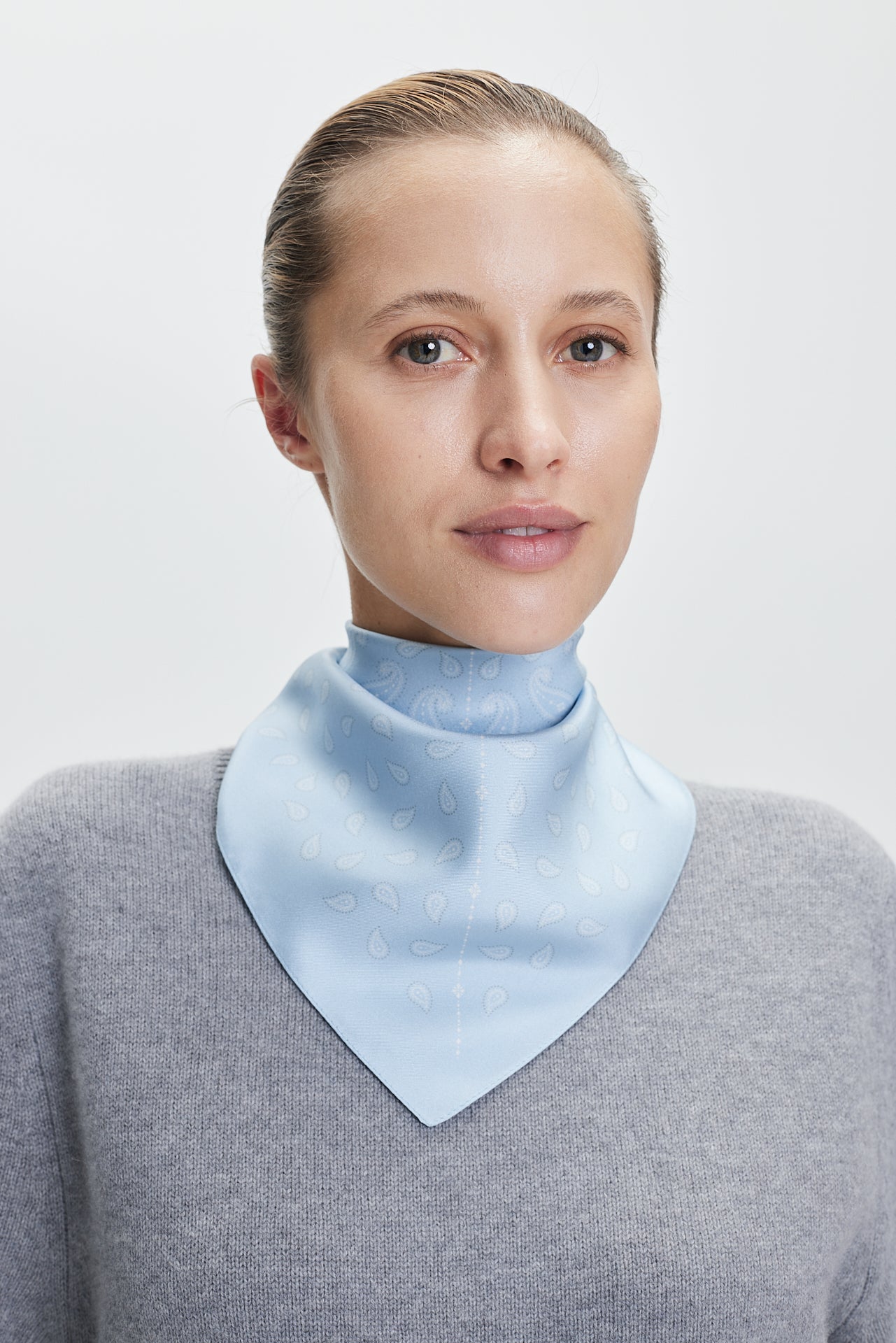 Silk Scarf Paisley 50 Sky