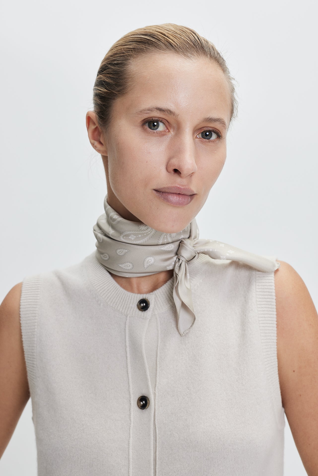 Silk Scarf Paisley 70 Sand