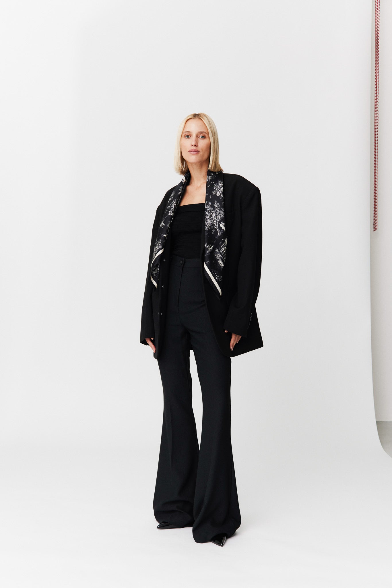 Seidentuch 90x90 Toile Valentine Black Prinz Berlin Lookbook