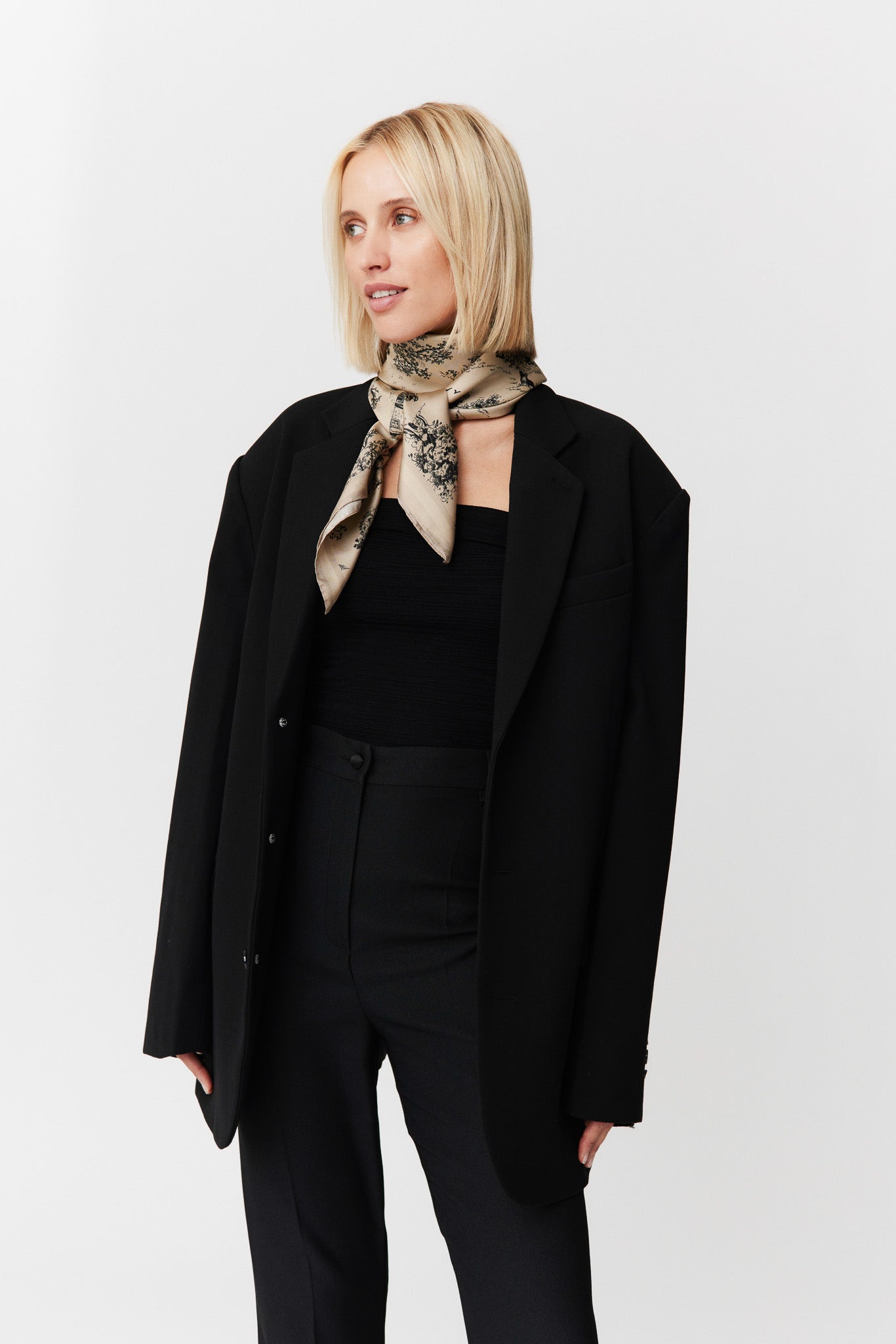 Seidentuch 123x123 Toile Valentine Trench Prinz Berlin Lookbook