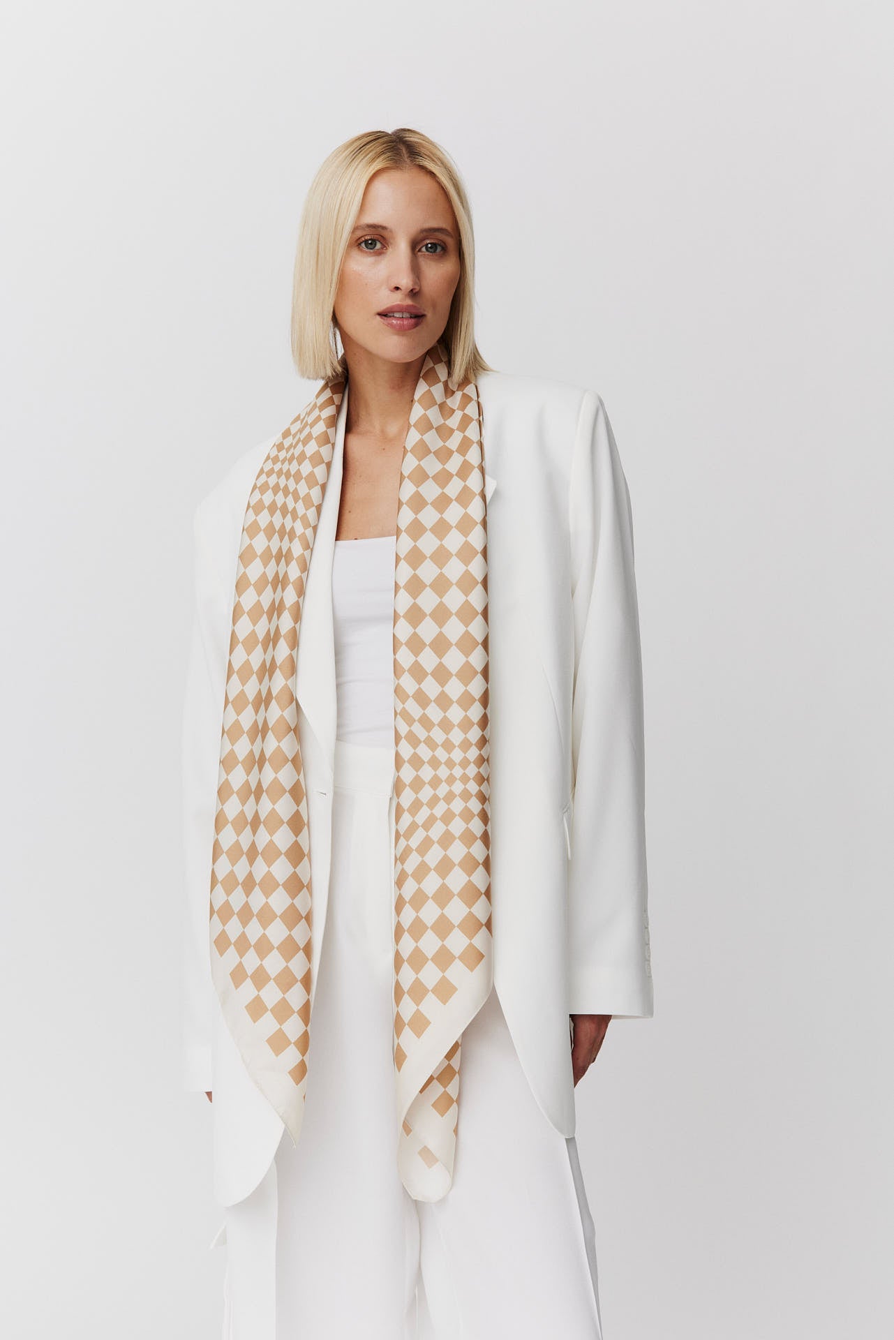 Seidentuch 123x123 Illusion Beige Prinz Berlin Lookbook