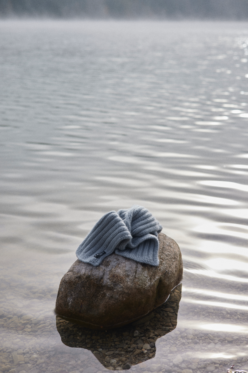 Cashmere Short Scarf Hand Knit Crystal Blue