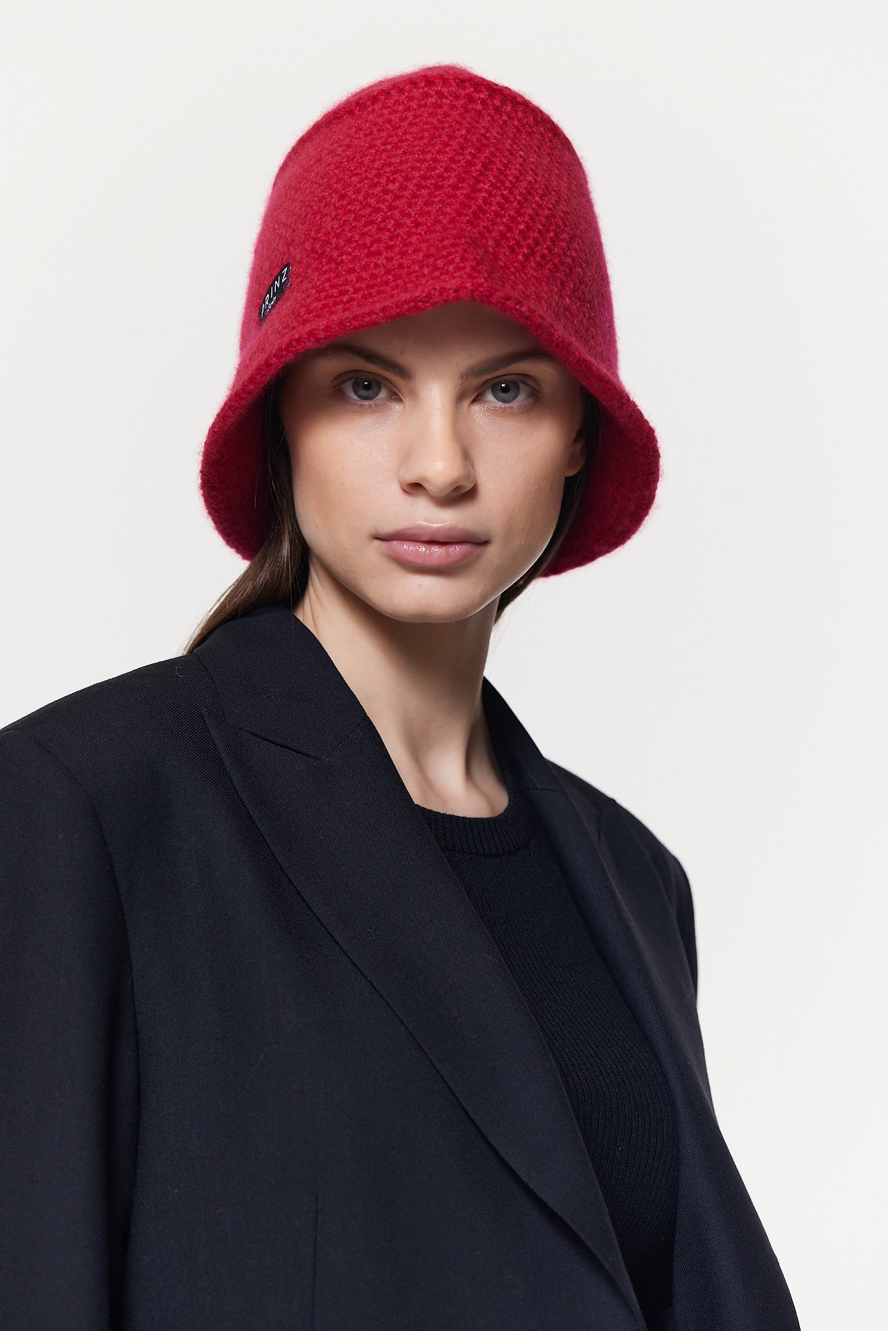 Roter Bucket Hat Damen aus Kaschmir Prinz Berlin