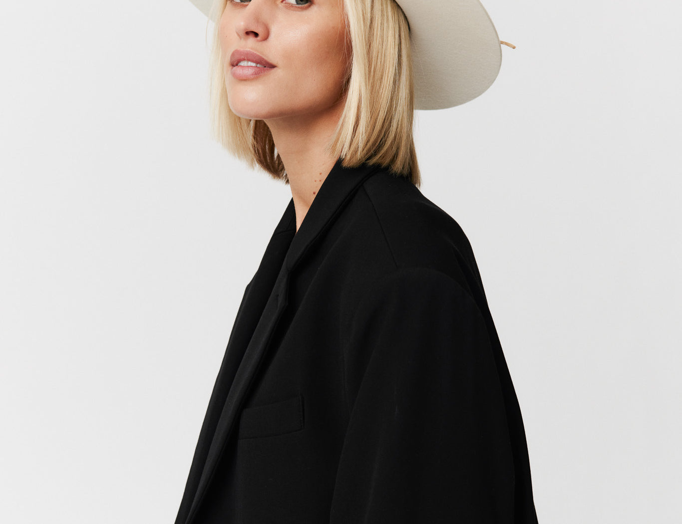 344 Hut Damen aus Merino Wolle White Prinz Berlin Lookbook