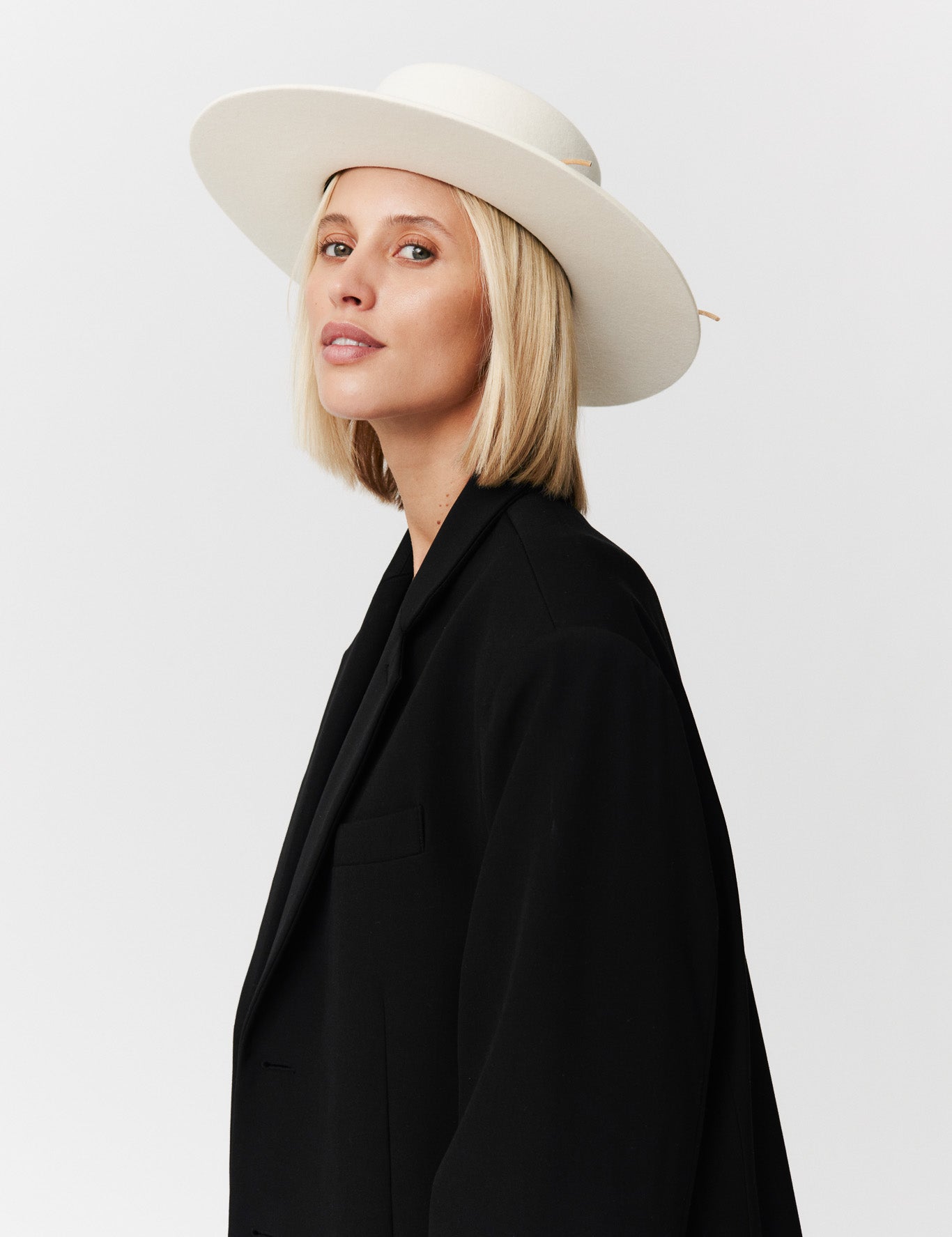 344 Hut Damen aus Merino Wolle White Prinz Berlin Lookbook