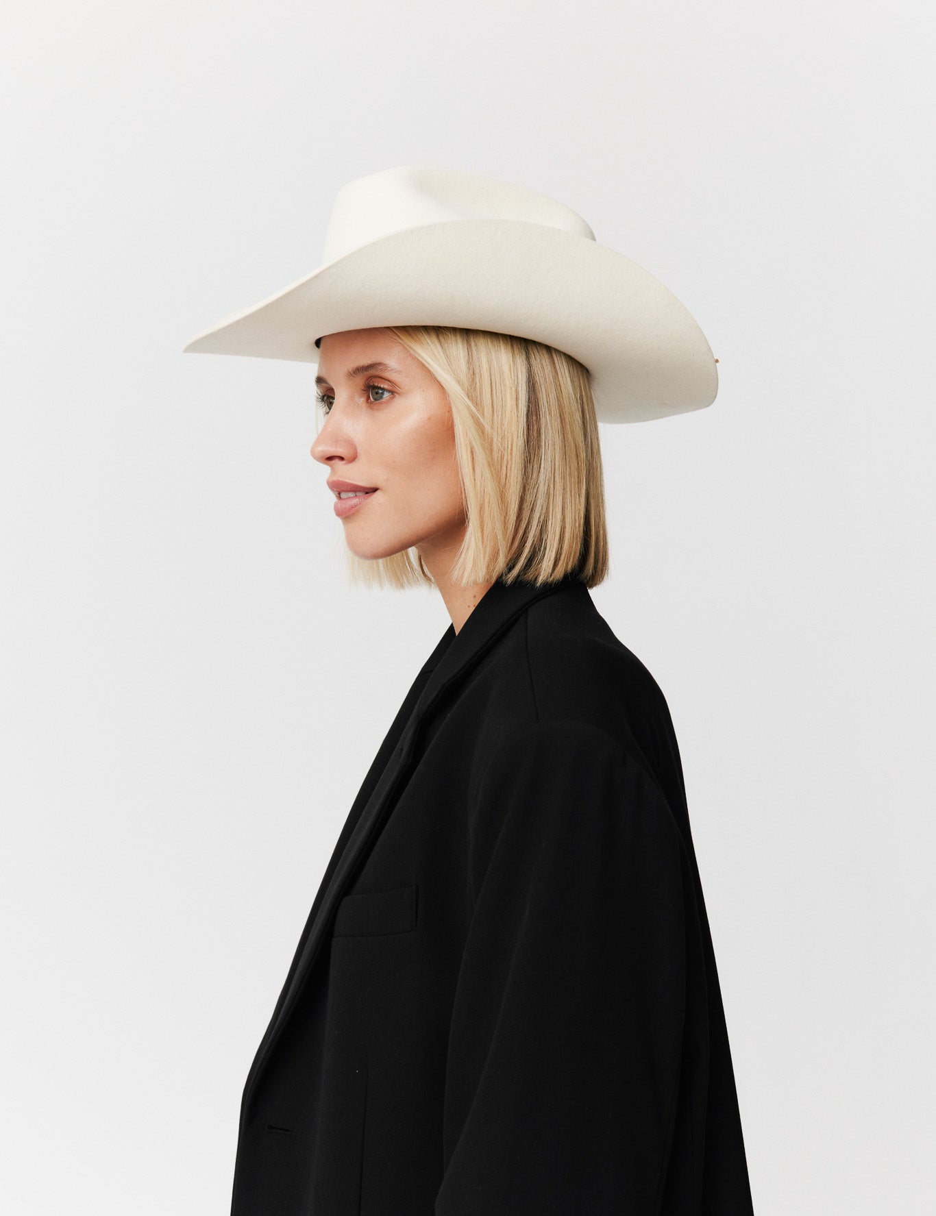 Cowboy Hut Damen aus Merino Wolle White Prinz Berlin Lookbook