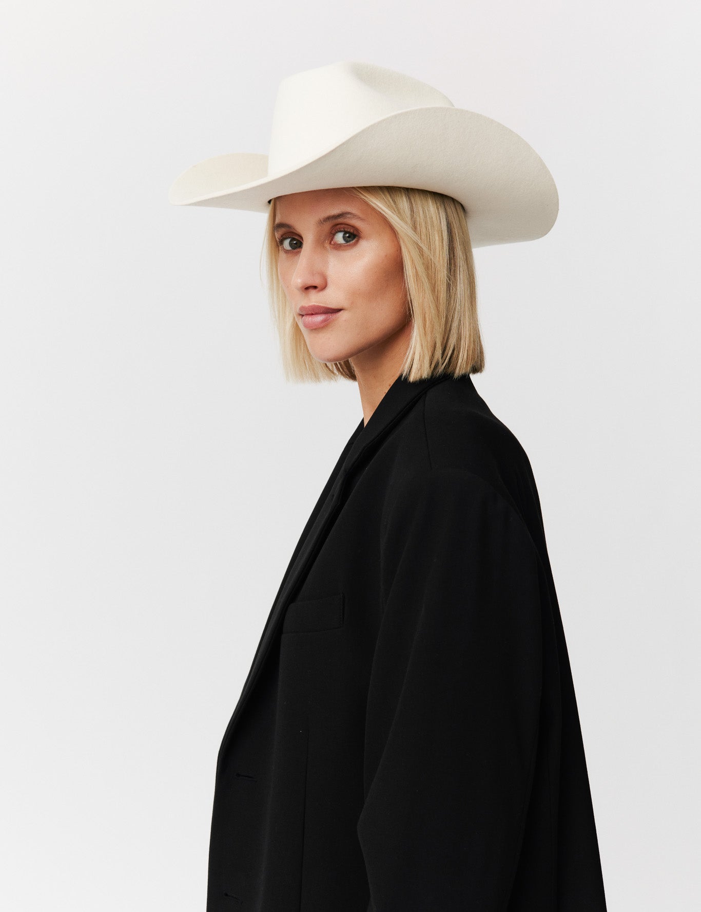 Cowboy Hut Damen aus Merino Wolle White Prinz Berlin Lookbook