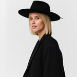 Fedora Hut Damen aus Merino Wolle Black Prinz Berlin Lookbook