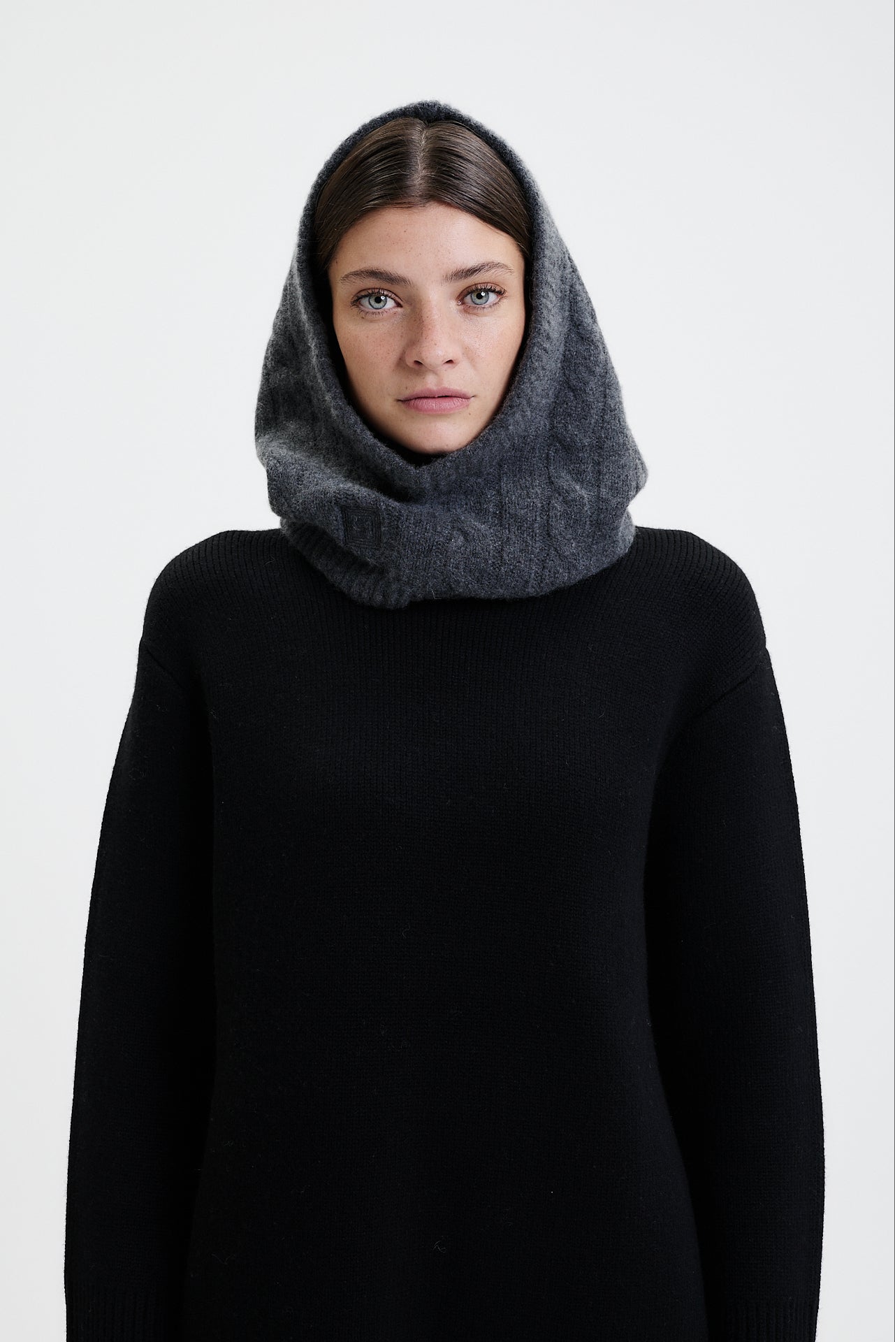 Cashmere Hood Cable Knit Graphite