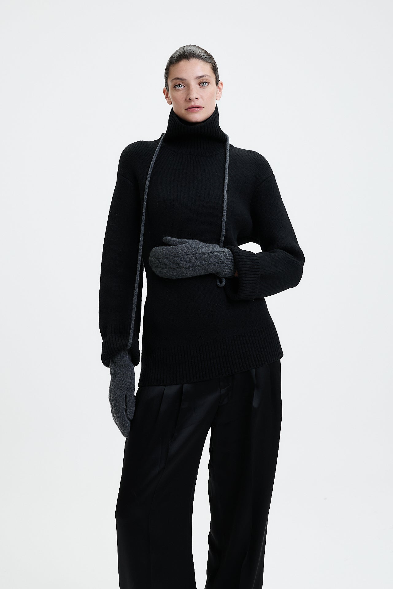 Cashmere Mittens Cable Knit Graphite 