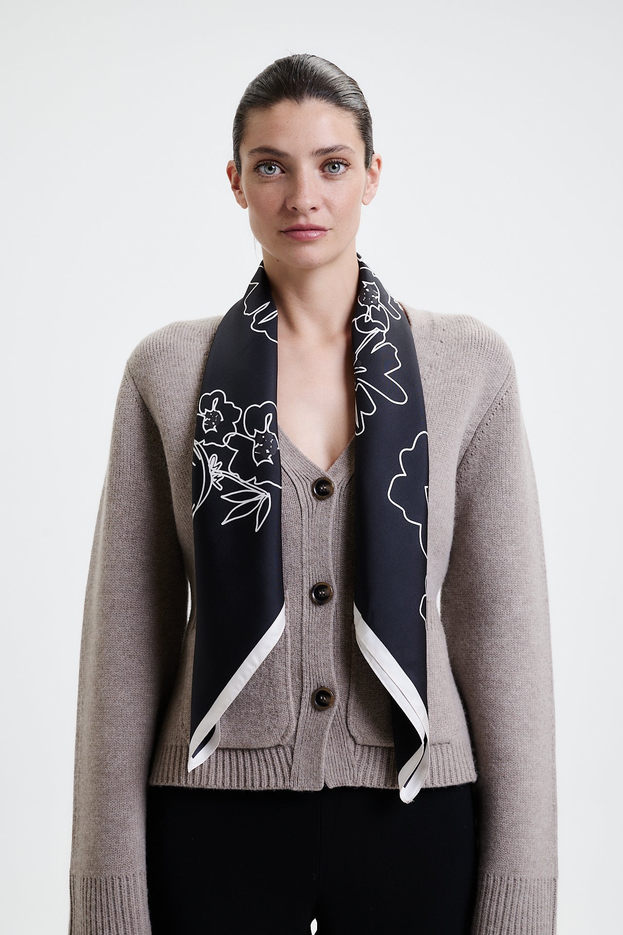 Seidentuch Flowers 90 Black