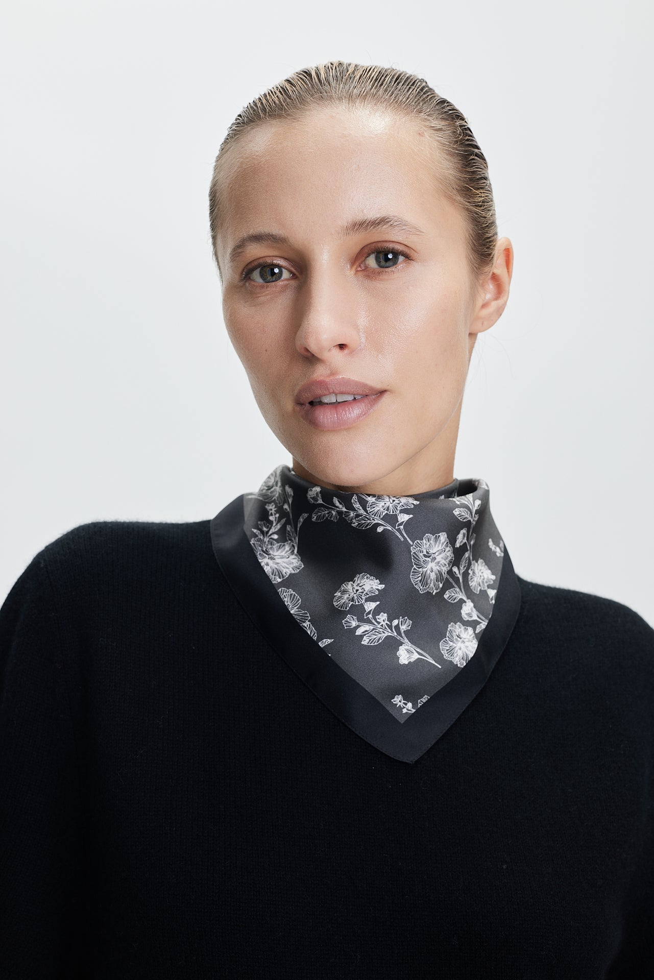 Silk Scarf Blossom 50 Black