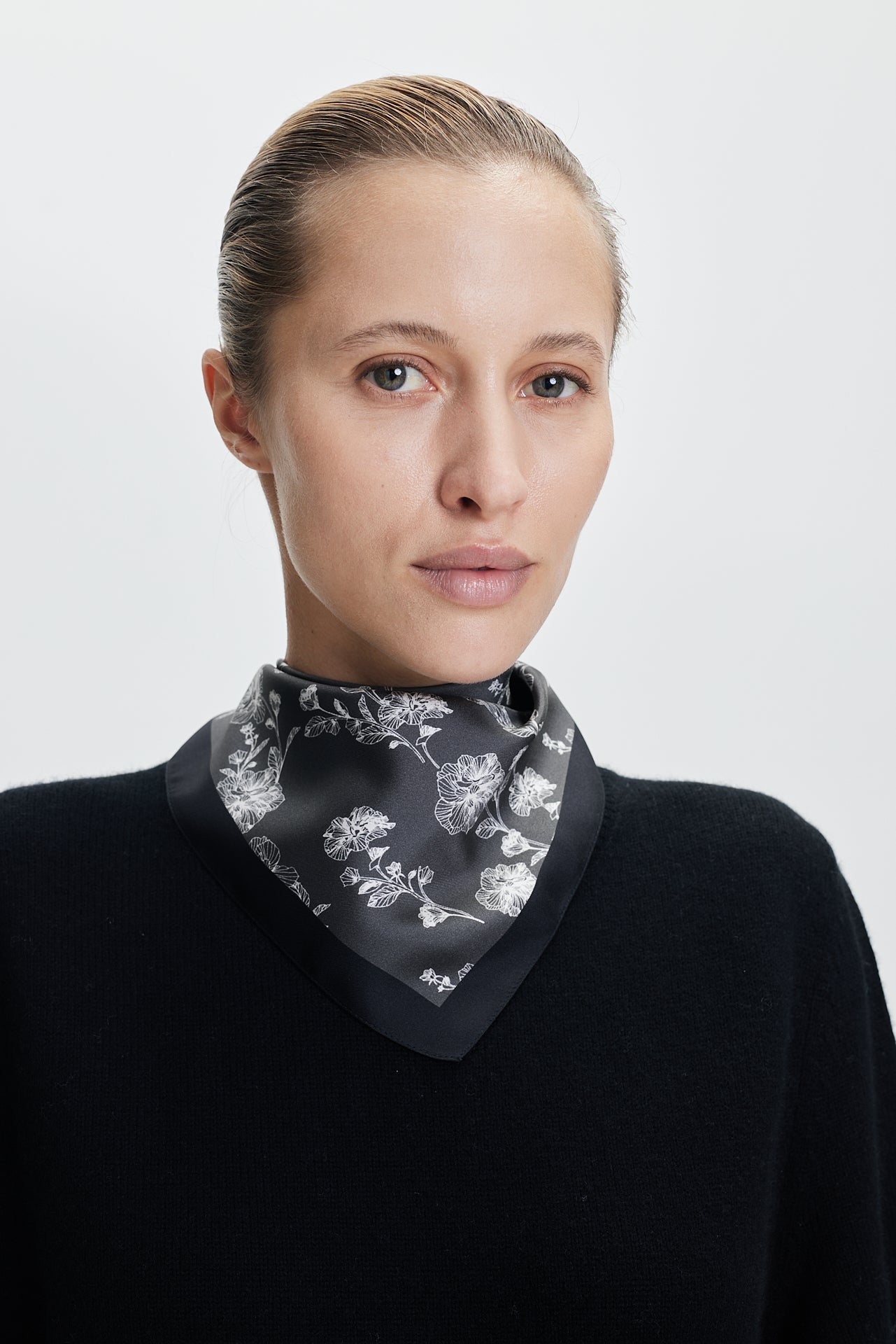 Silk Scarf Blossom 50 Black