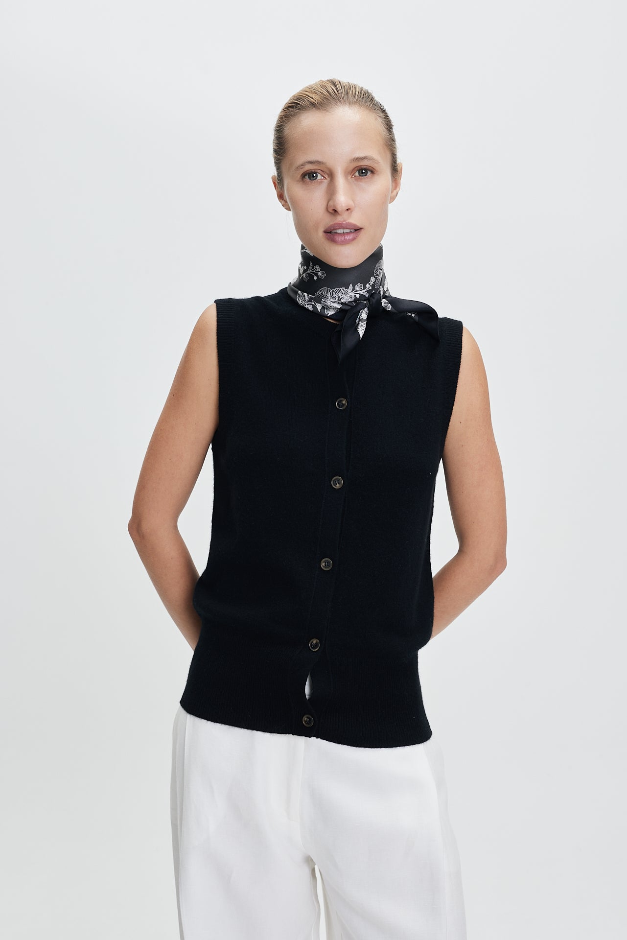 Silk Scarf Blossom 70 Black