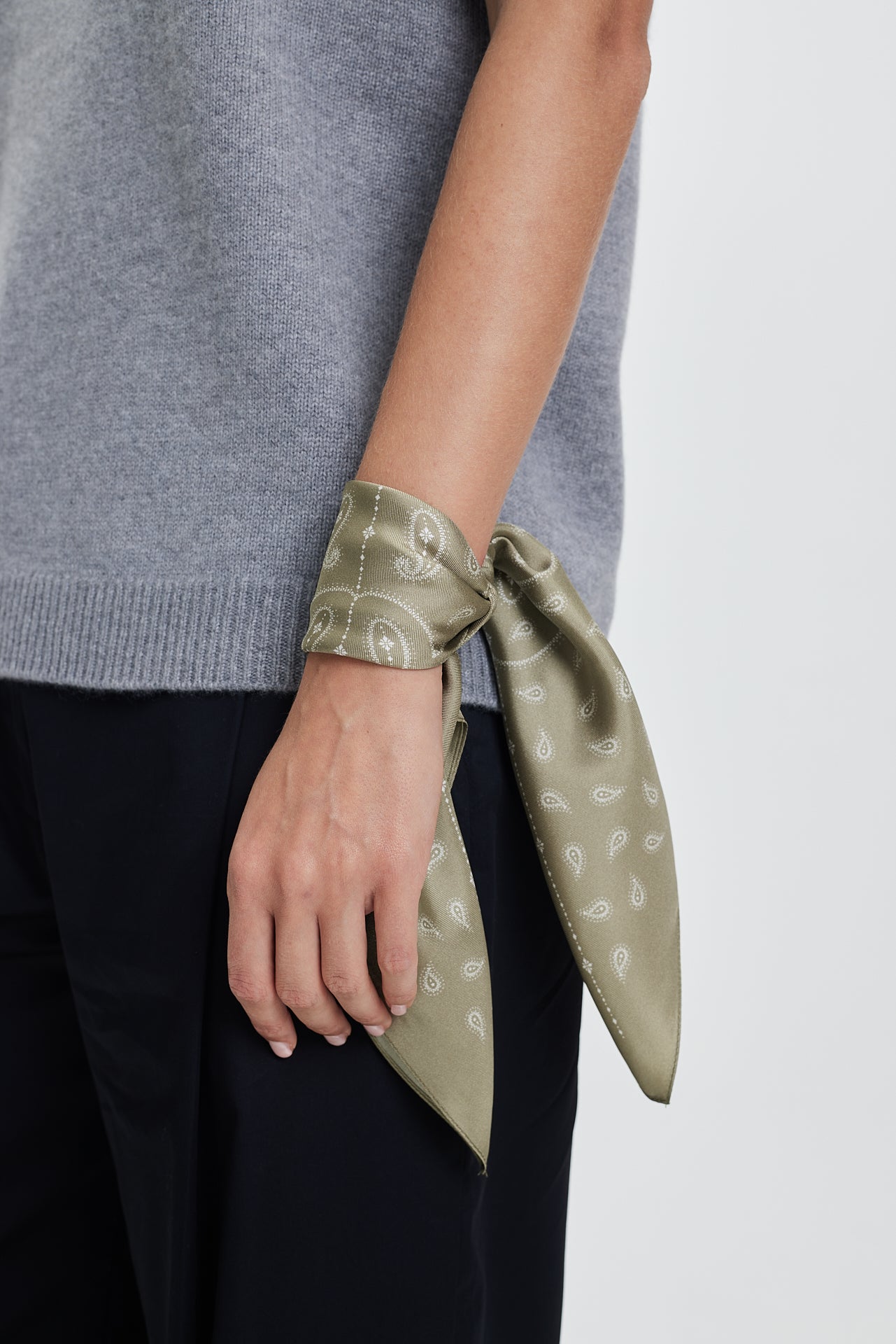 Silk Scarf Paisley 50 Pistachio