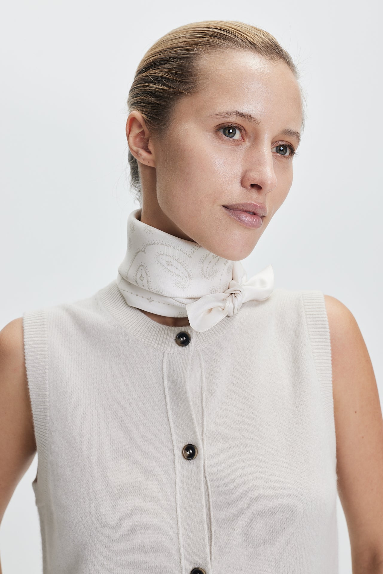 Silk Scarf Paisley 70 Cream