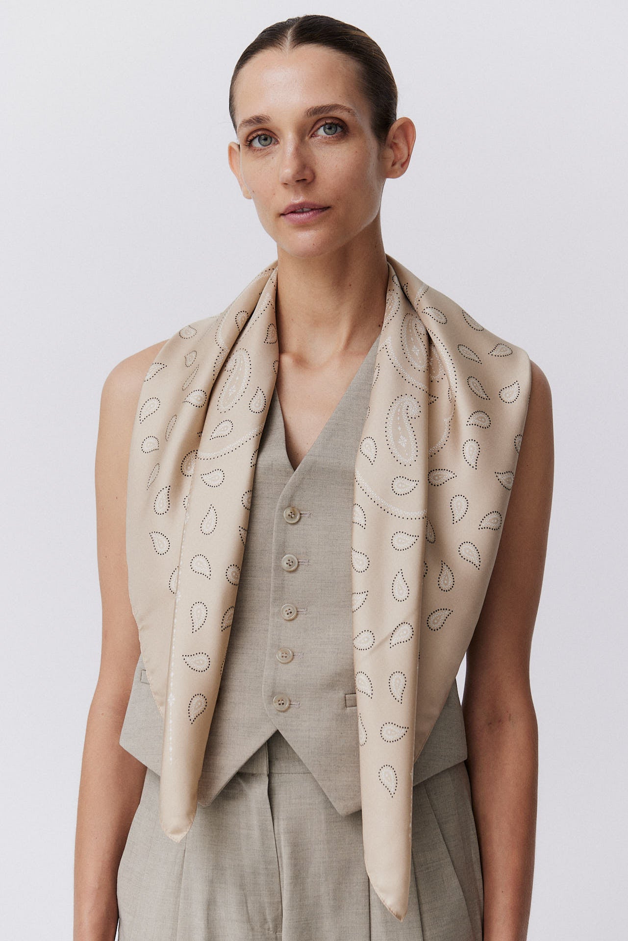  Silk Scarf Paisley 90 Beige