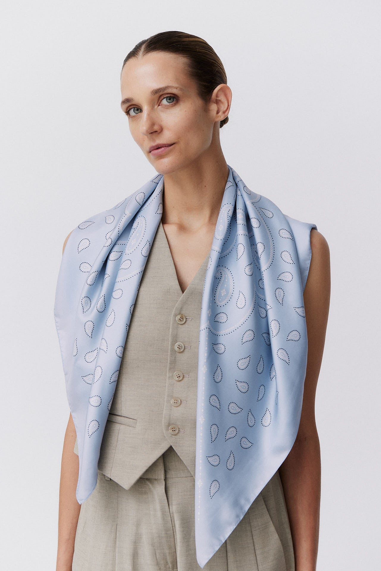 Silk Scarf Paisley 90 Light Blue