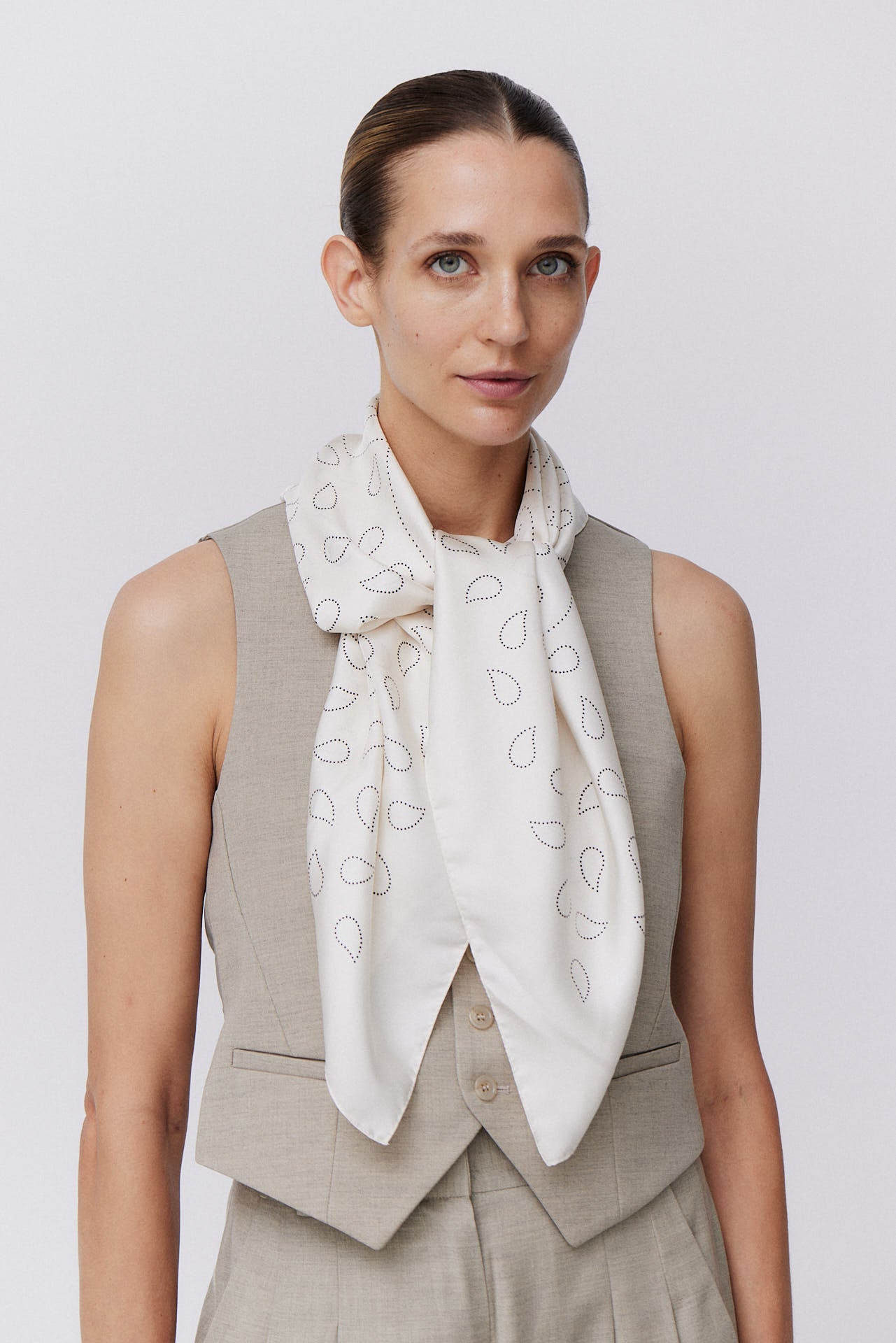 Silk Scarf Paisley 90 Off-White